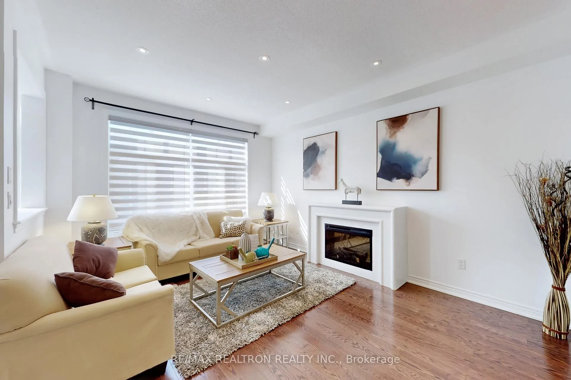 Photo 10 of 29 Tilbury Gate, Markham, Cornell — HOMEH