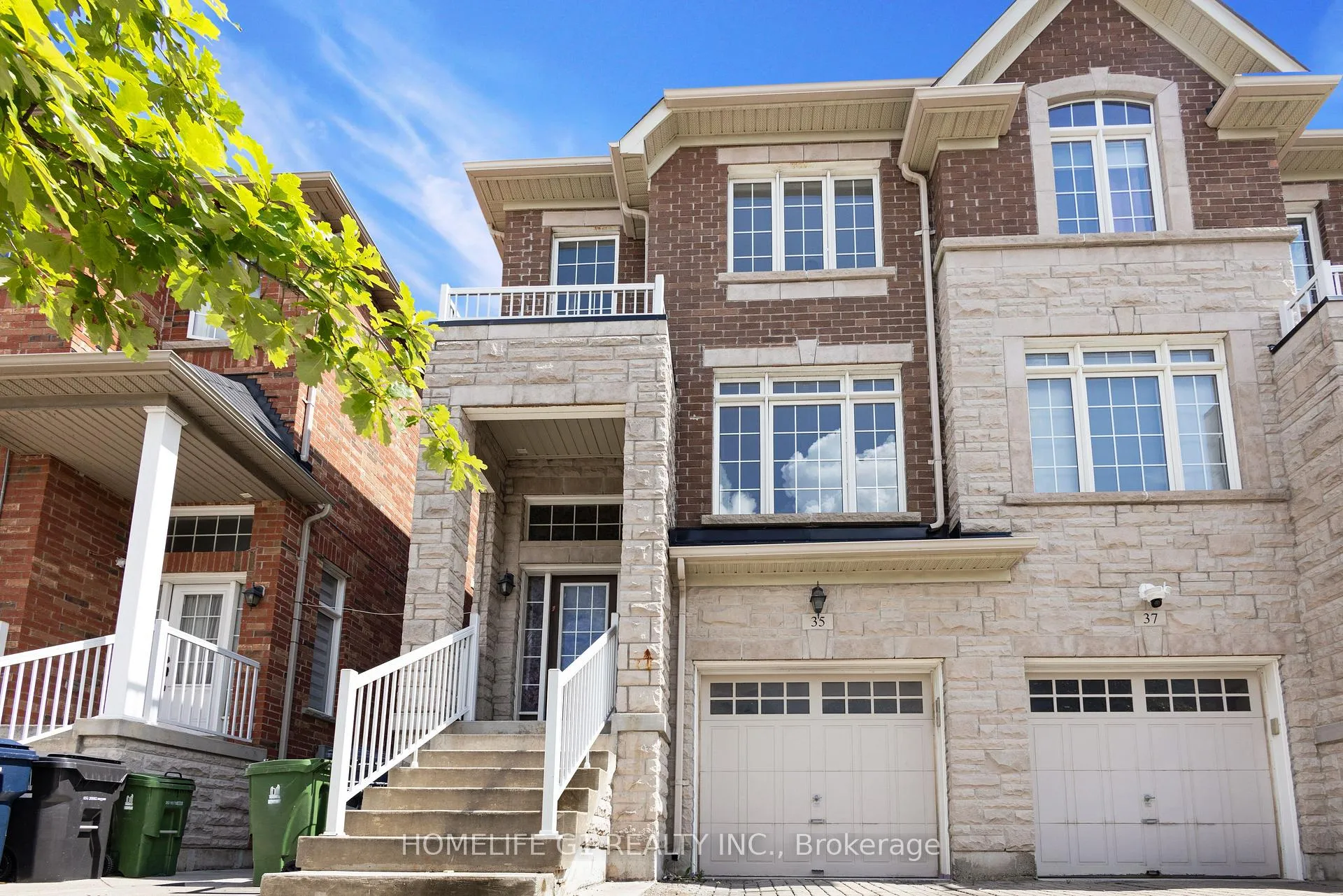 Photo 4 of 35 Harpreet Circle, Etobicoke, West Humber-Clairville — HOMEH