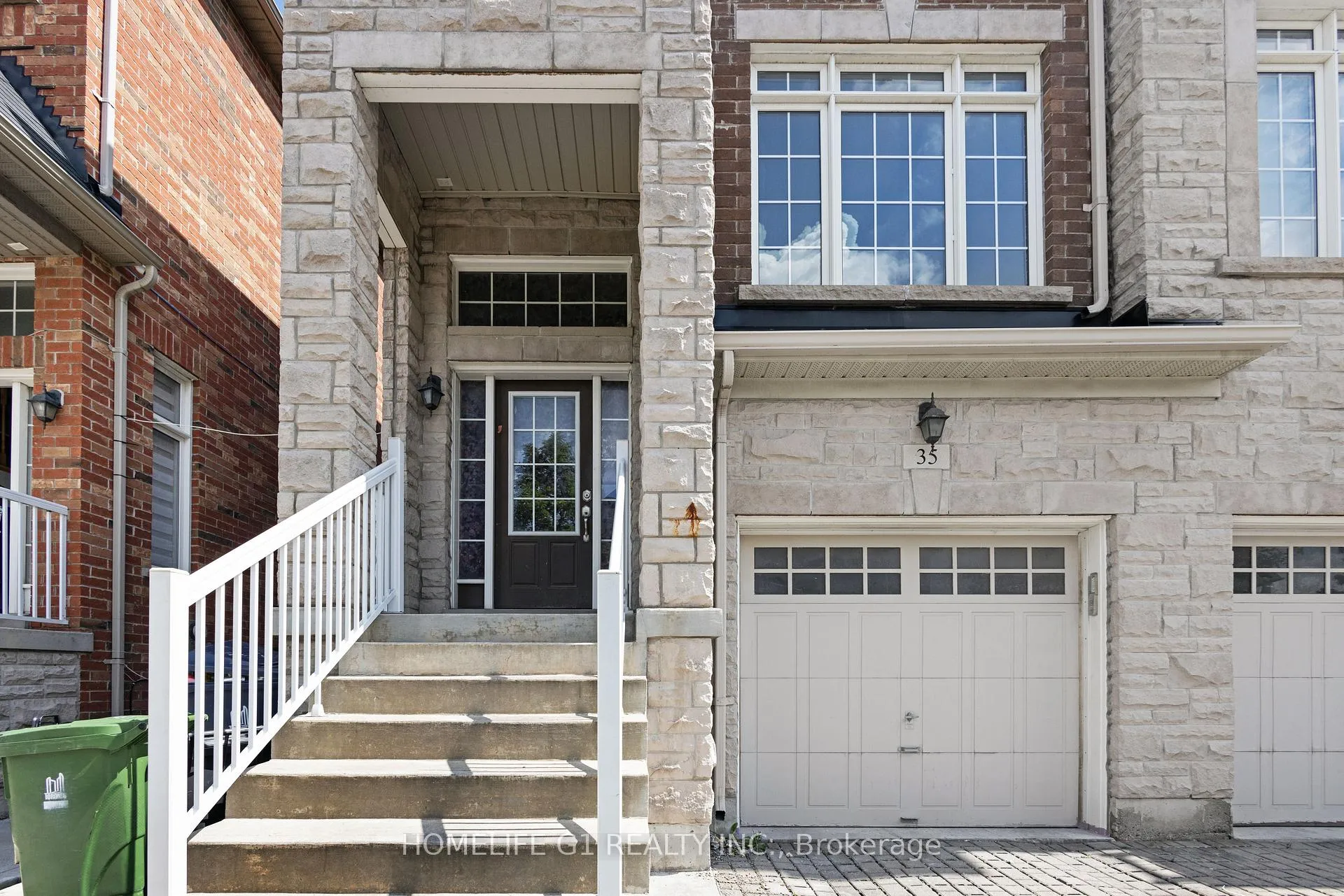 Photo 5 of 35 Harpreet Circle, Etobicoke, West Humber-Clairville — HOMEH