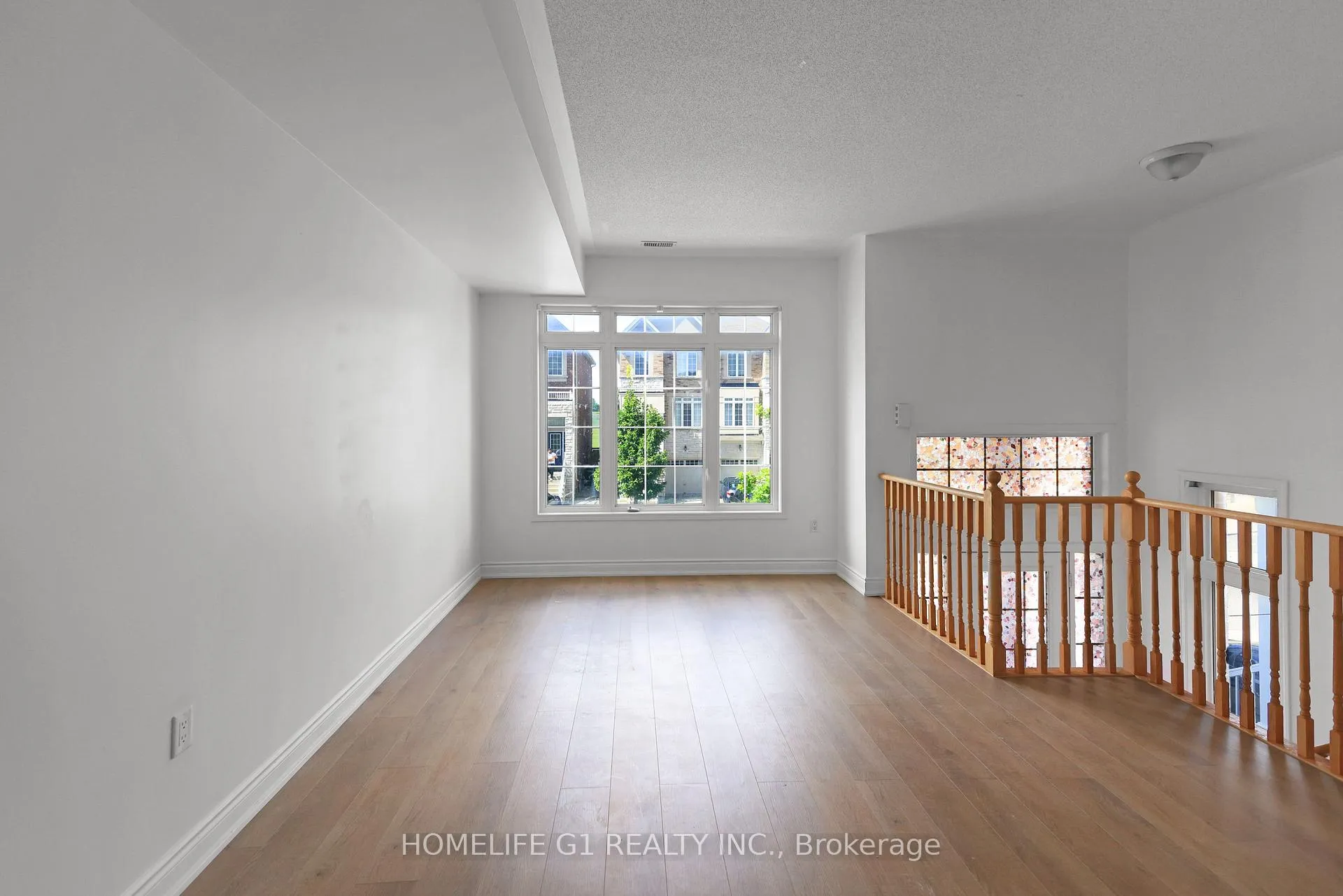 Photo 9 of 35 Harpreet Circle, Etobicoke, West Humber-Clairville — HOMEH