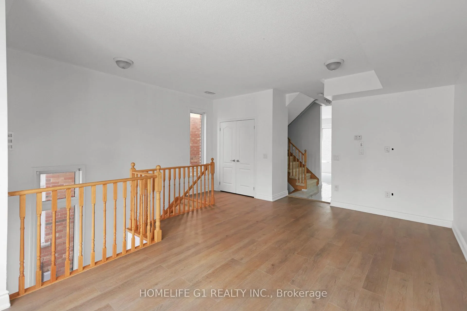 Photo 10 of 35 Harpreet Circle, Etobicoke, West Humber-Clairville — HOMEH