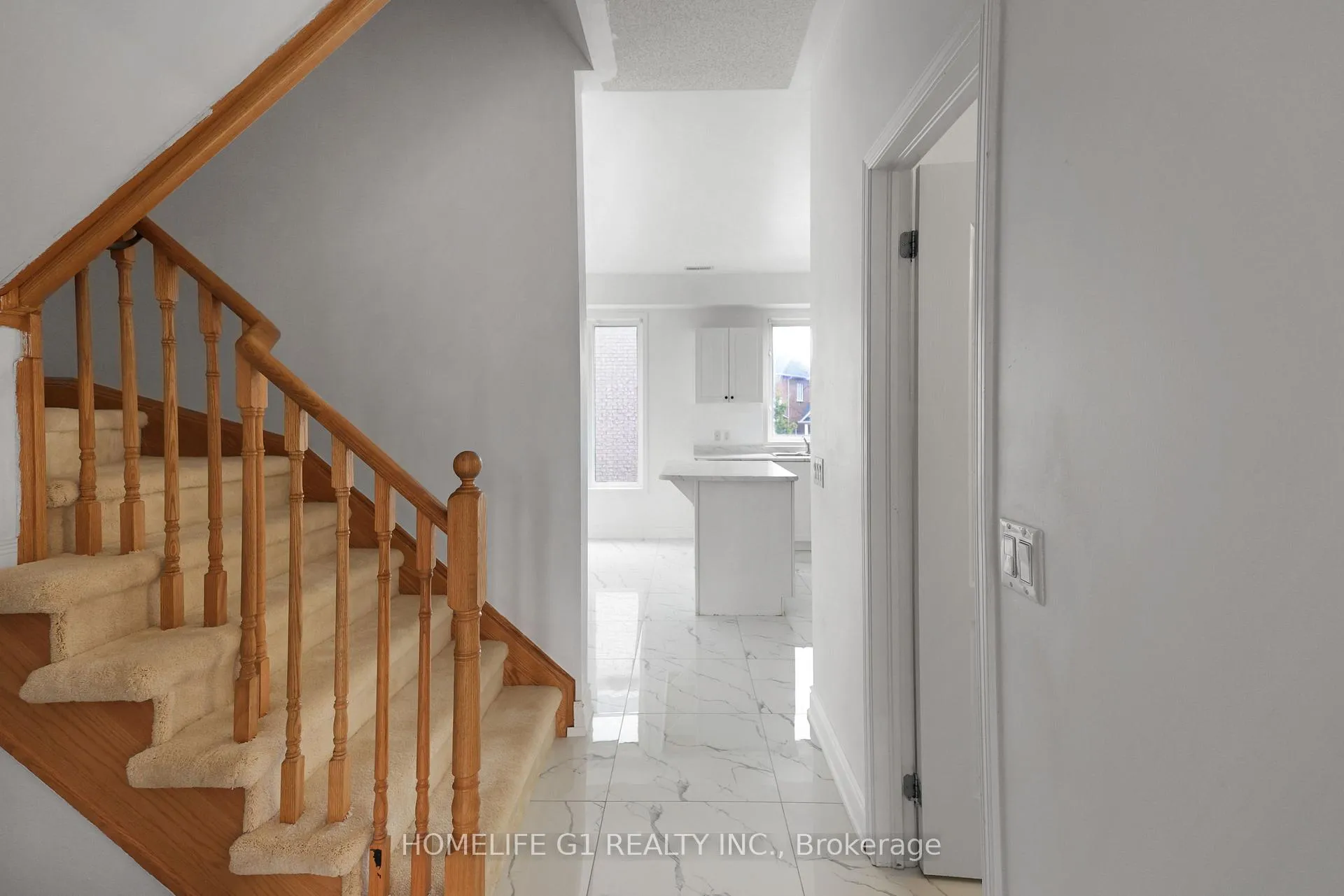 Photo 11 of 35 Harpreet Circle, Etobicoke, West Humber-Clairville — HOMEH