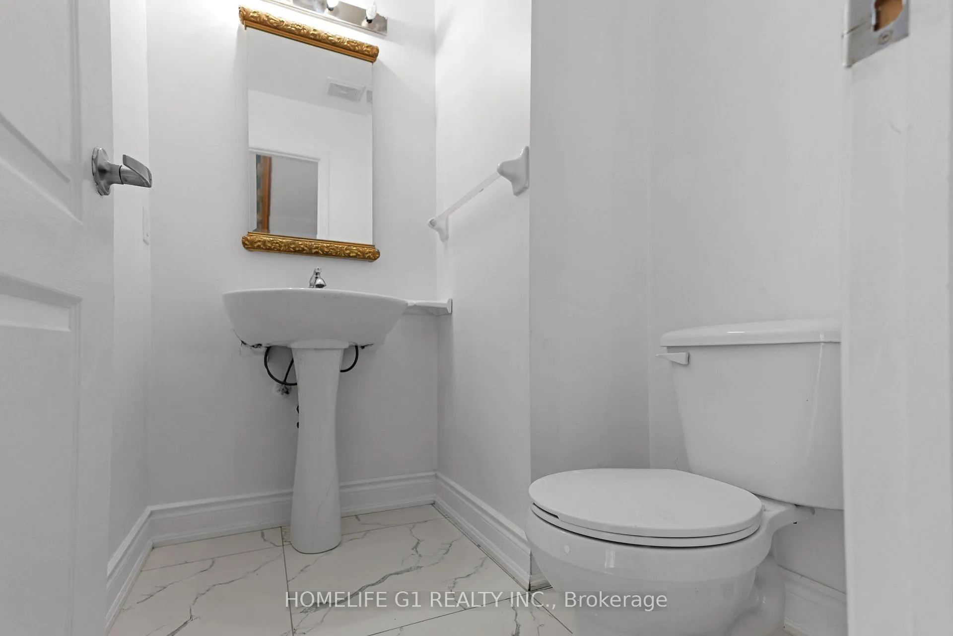 Photo 12 of 35 Harpreet Circle, Etobicoke, West Humber-Clairville — HOMEH