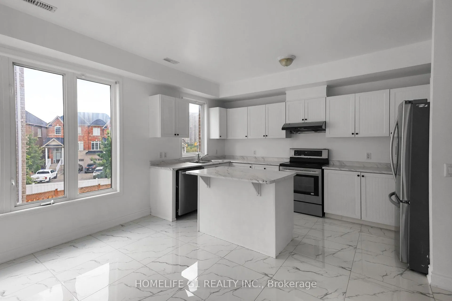 Photo 13 of 35 Harpreet Circle, Etobicoke, West Humber-Clairville — HOMEH