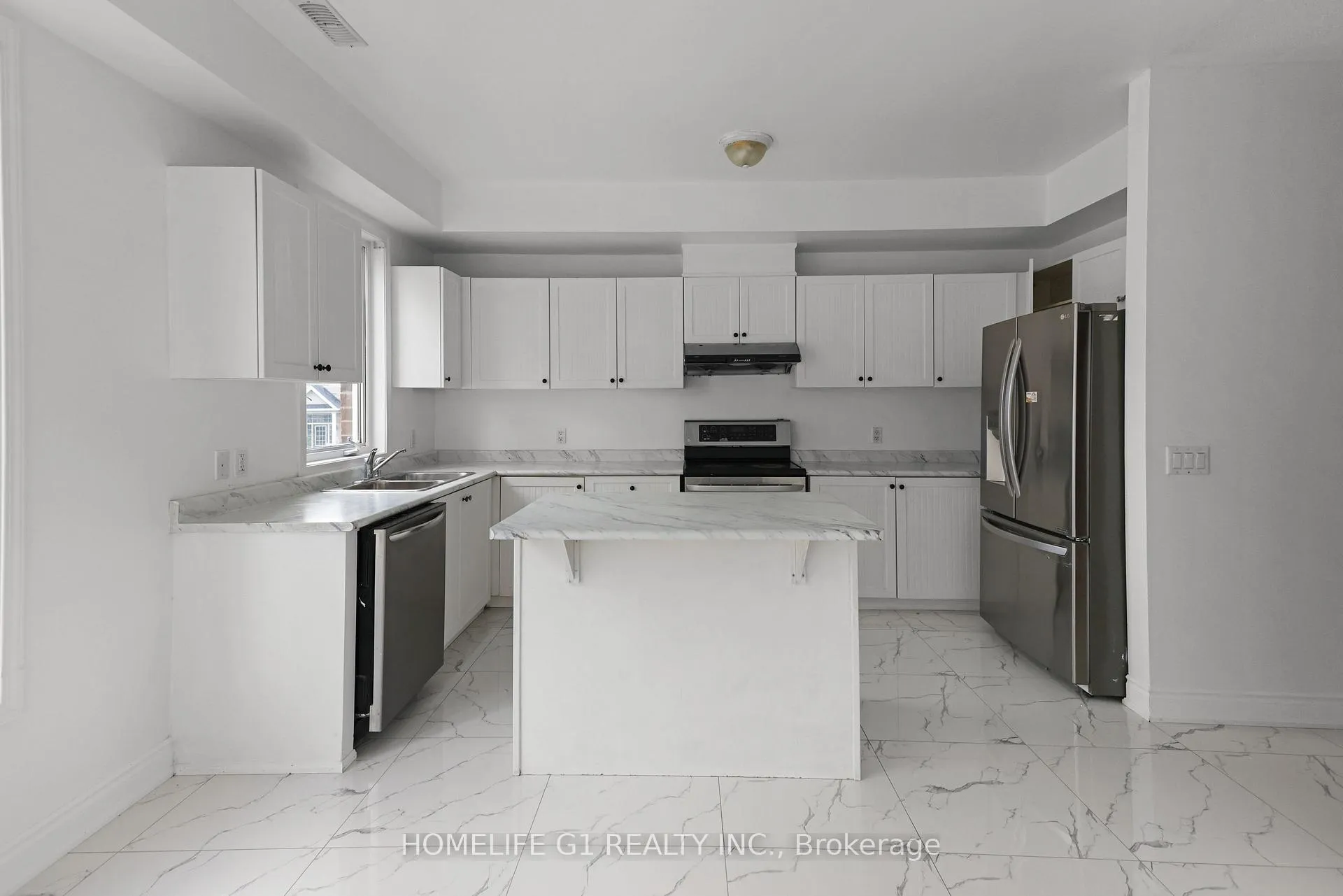 Photo 14 of 35 Harpreet Circle, Etobicoke, West Humber-Clairville — HOMEH