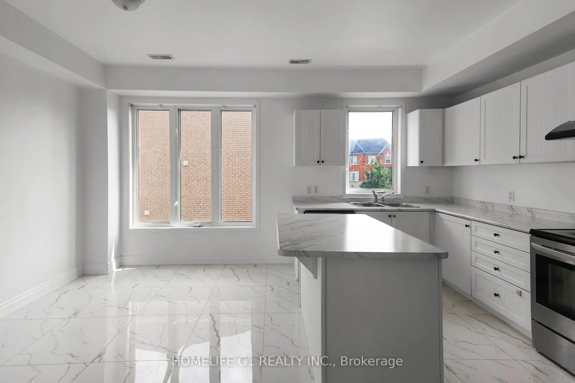 Photo 15 of 35 Harpreet Circle, Etobicoke, West Humber-Clairville — HOMEH
