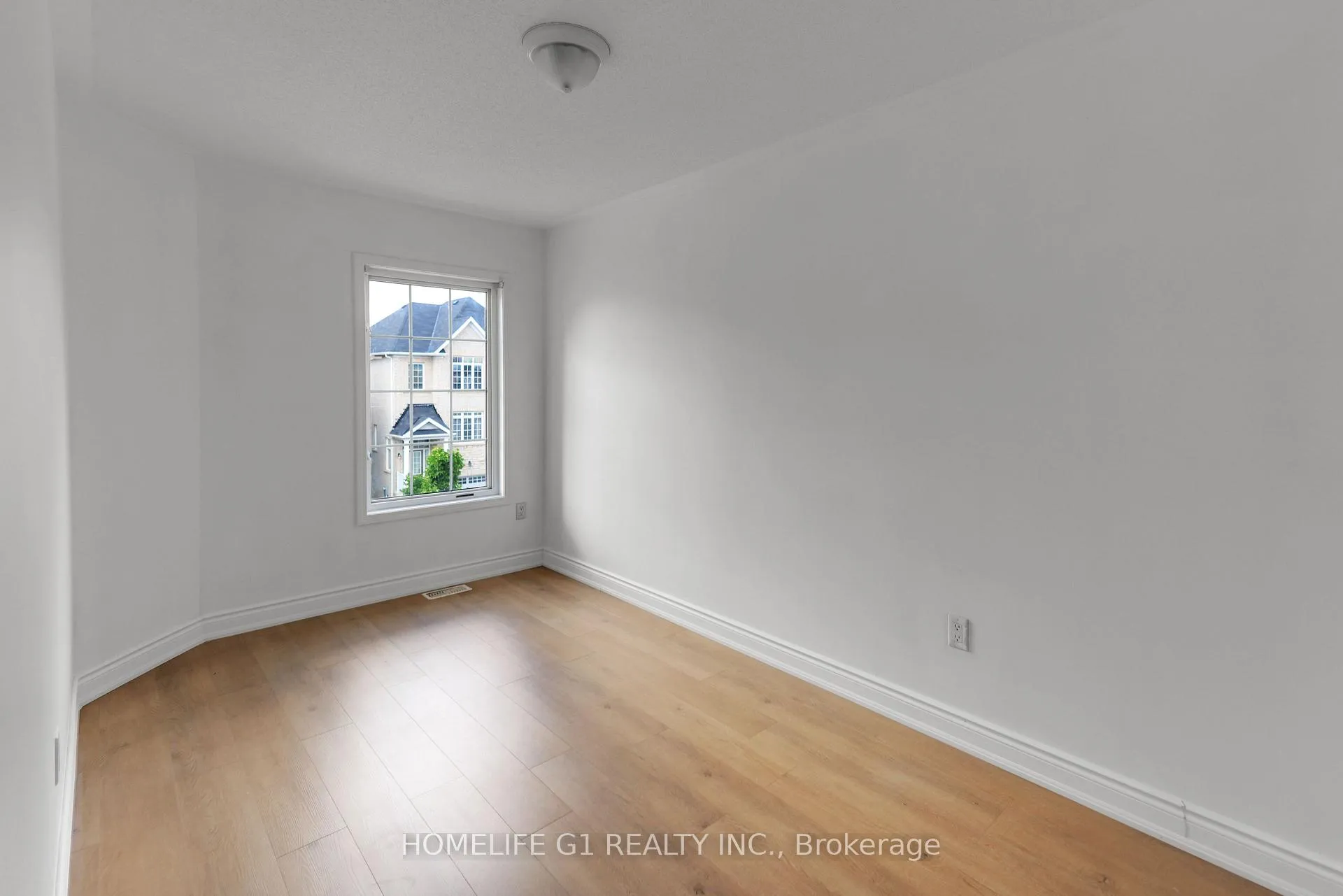 Photo 19 of 35 Harpreet Circle, Etobicoke, West Humber-Clairville — HOMEH