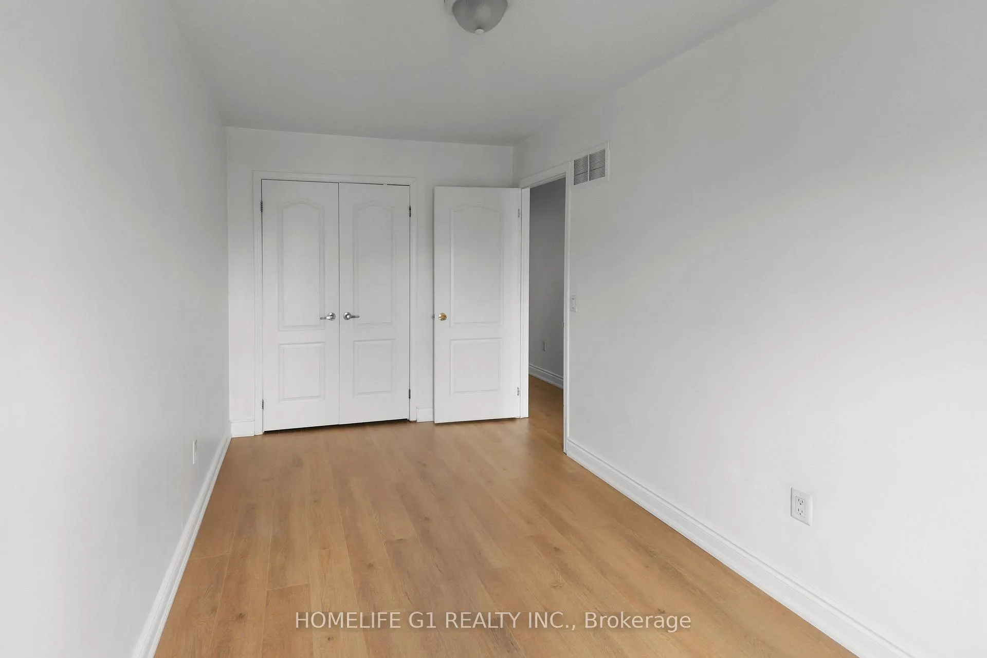 Photo 20 of 35 Harpreet Circle, Etobicoke, West Humber-Clairville — HOMEH