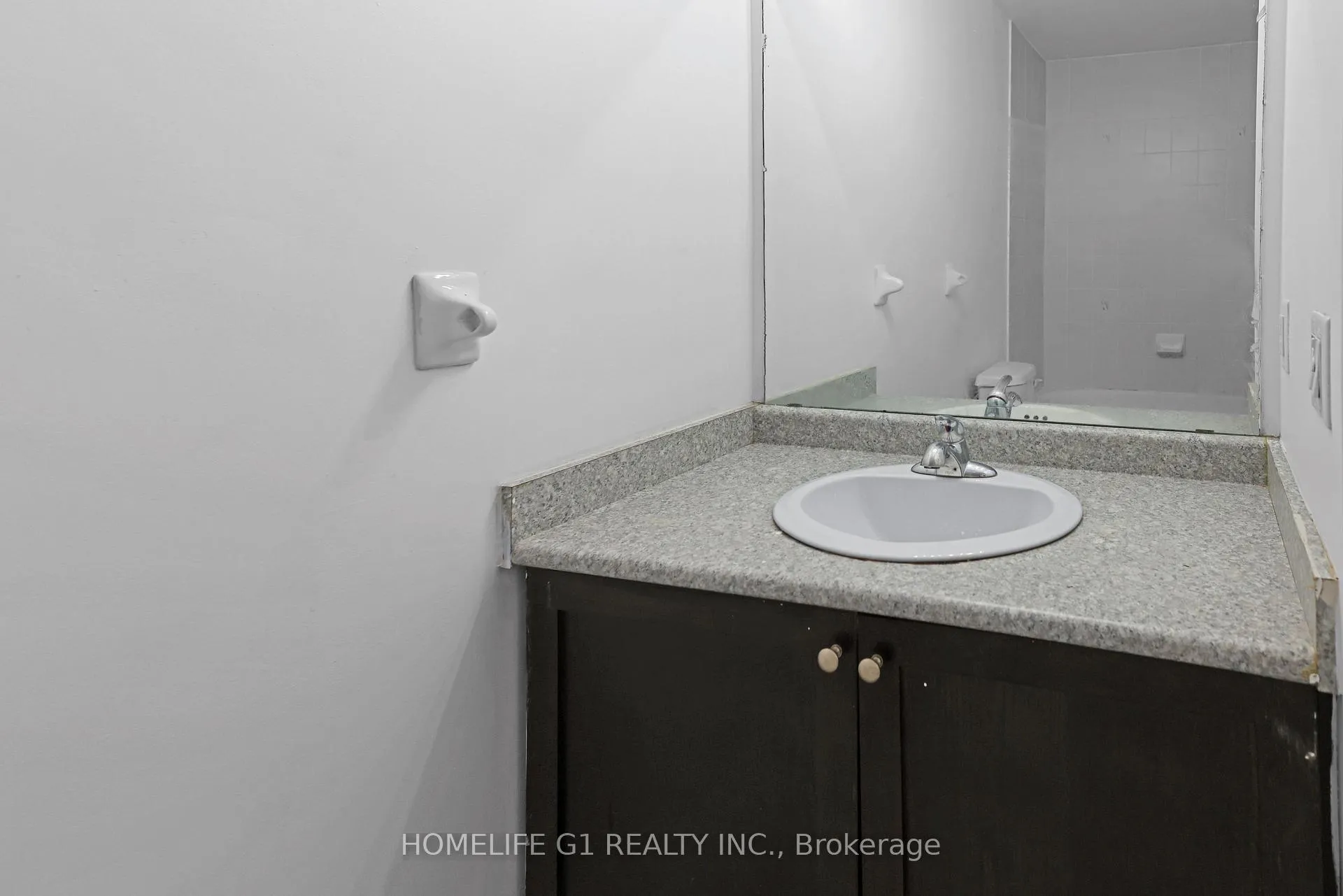 Photo 25 of 35 Harpreet Circle, Etobicoke, West Humber-Clairville — HOMEH