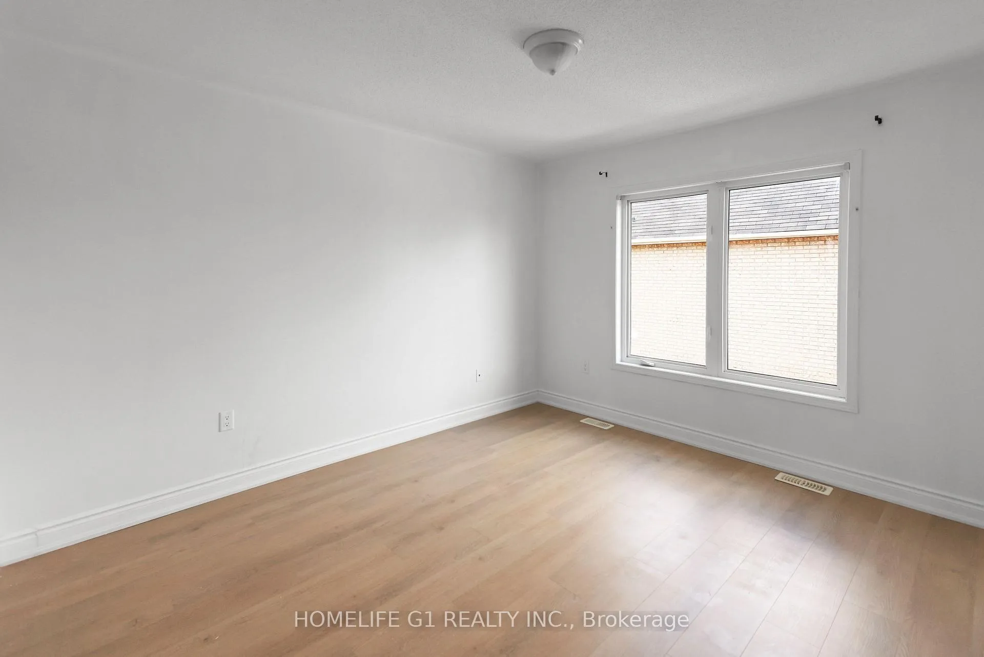 Photo 26 of 35 Harpreet Circle, Etobicoke, West Humber-Clairville — HOMEH