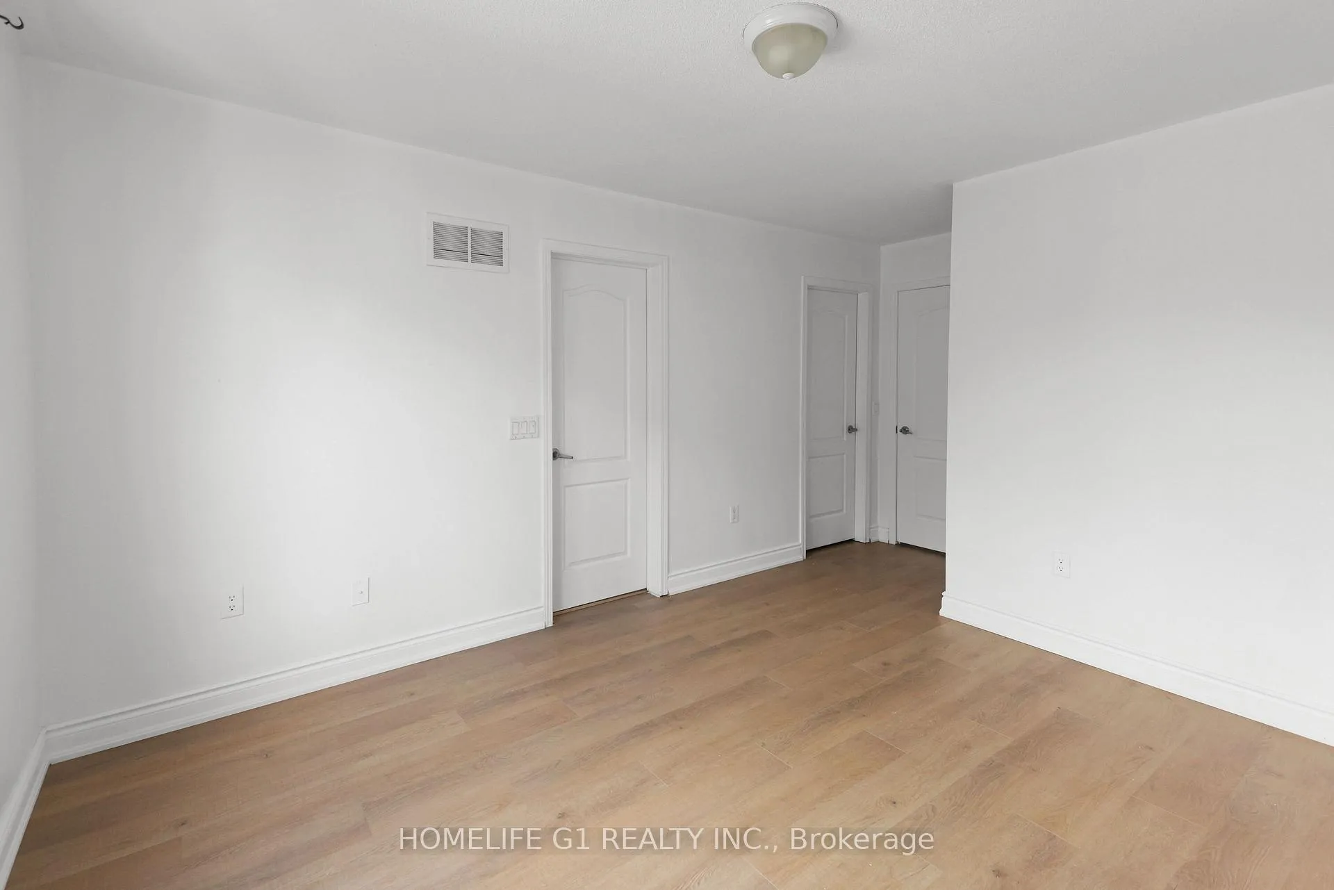 Photo 28 of 35 Harpreet Circle, Etobicoke, West Humber-Clairville — HOMEH