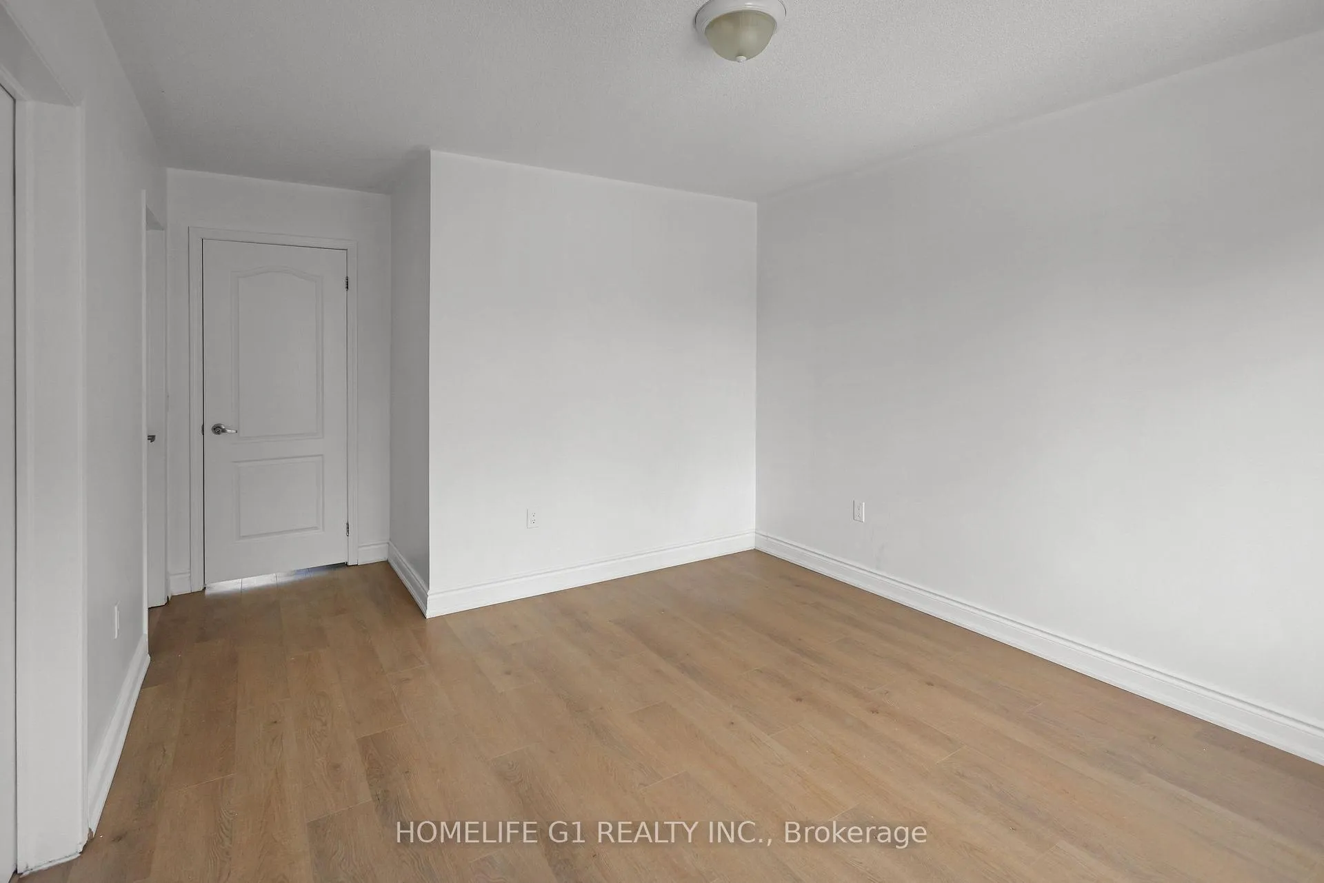 Photo 29 of 35 Harpreet Circle, Etobicoke, West Humber-Clairville — HOMEH