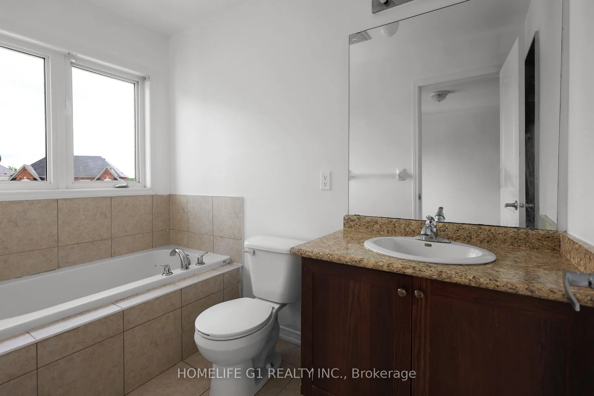 Photo 30 of 35 Harpreet Circle, Etobicoke, West Humber-Clairville — HOMEH