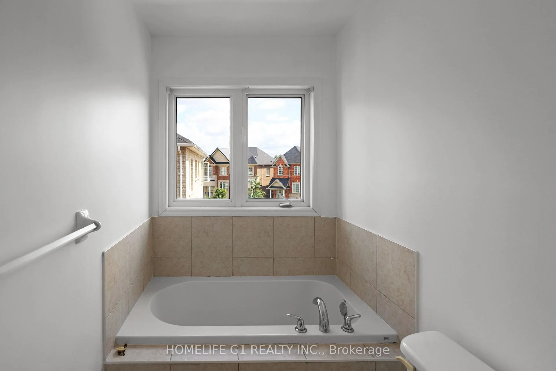 Photo 31 of 35 Harpreet Circle, Etobicoke, West Humber-Clairville — HOMEH