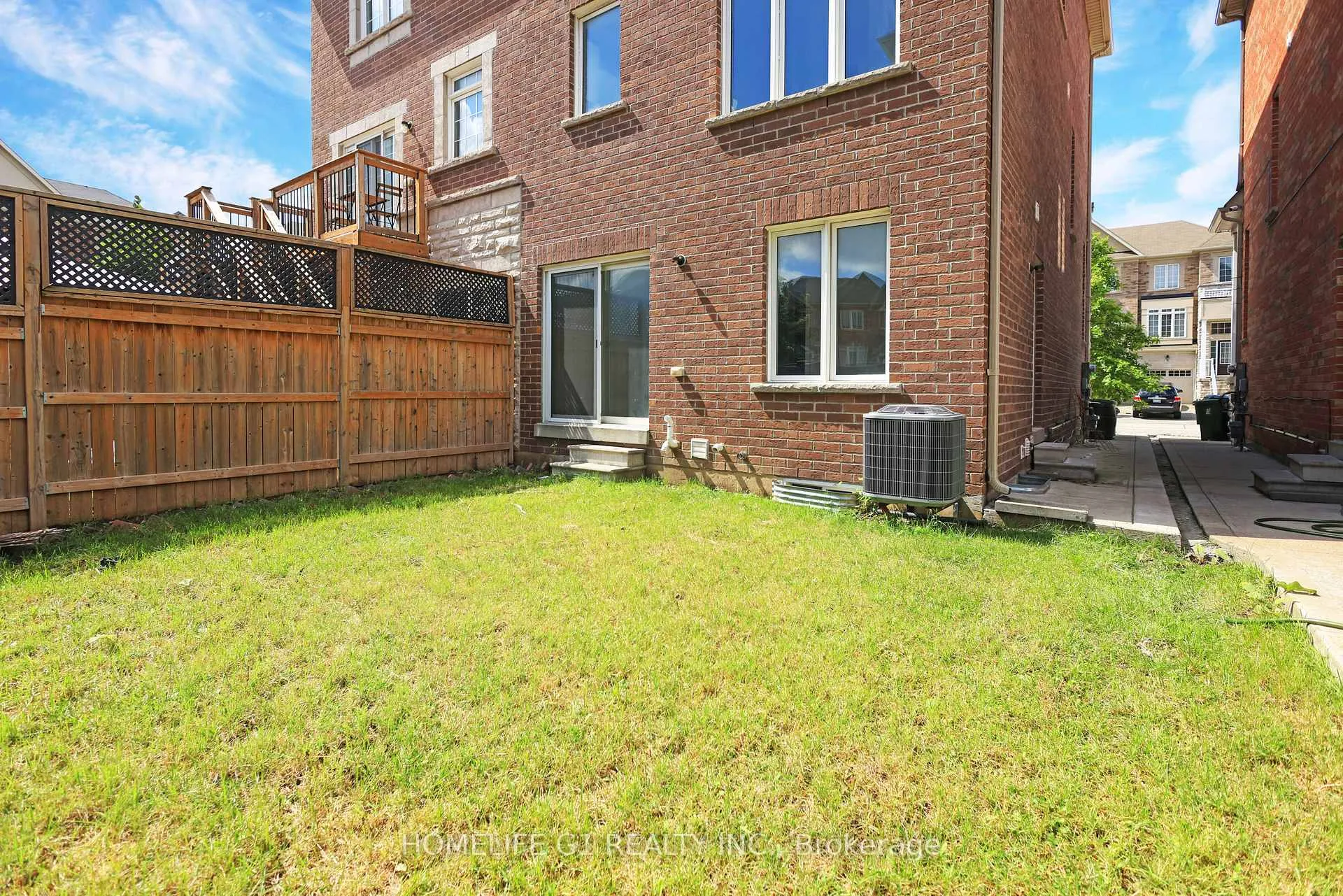 Photo 33 of 35 Harpreet Circle, Etobicoke, West Humber-Clairville — HOMEH