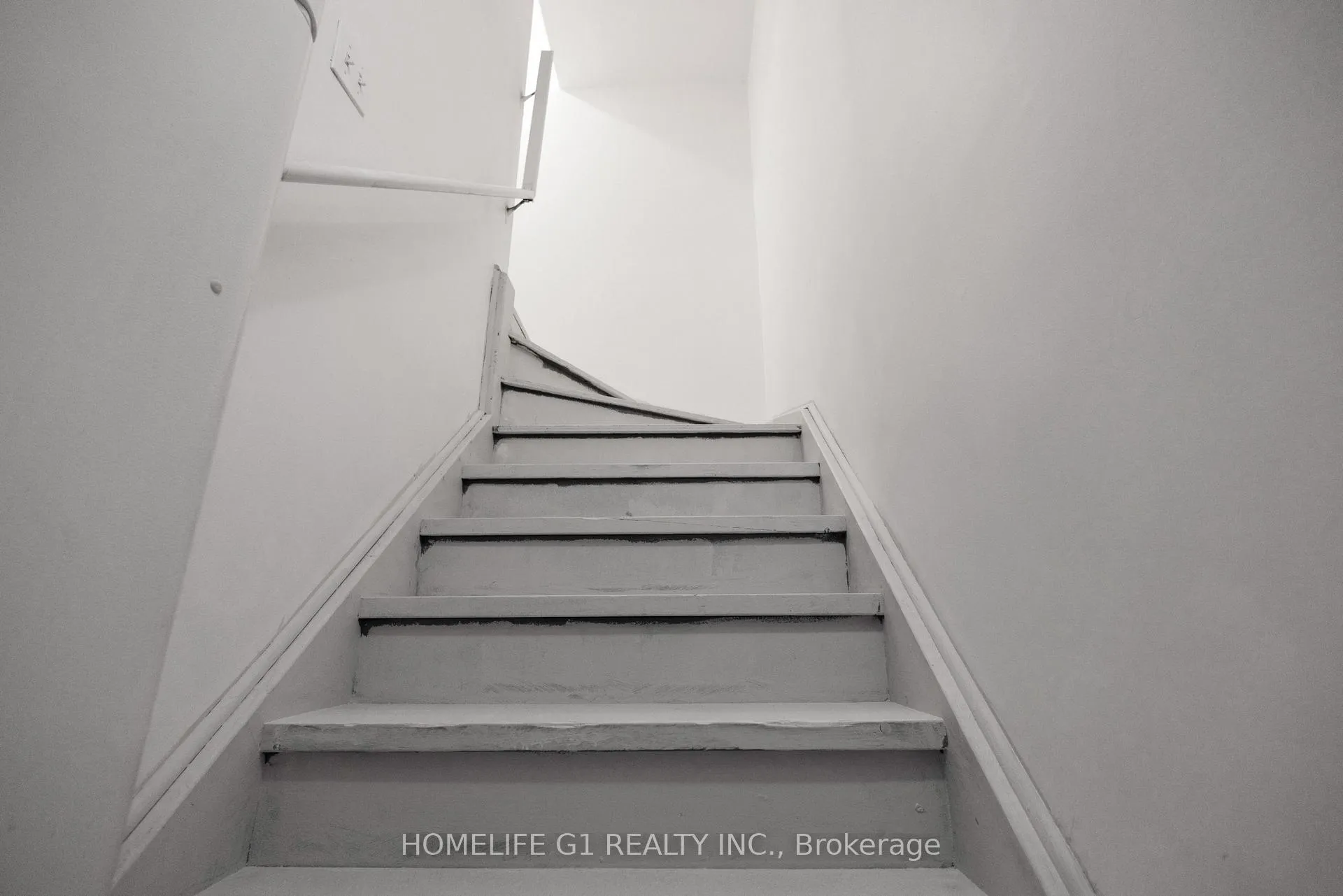 Photo 35 of 35 Harpreet Circle, Etobicoke, West Humber-Clairville — HOMEH