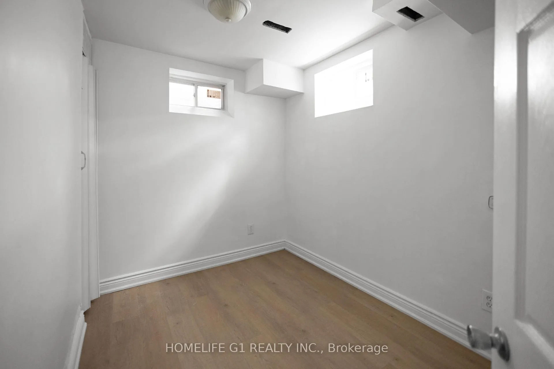 Photo 37 of 35 Harpreet Circle, Etobicoke, West Humber-Clairville — HOMEH