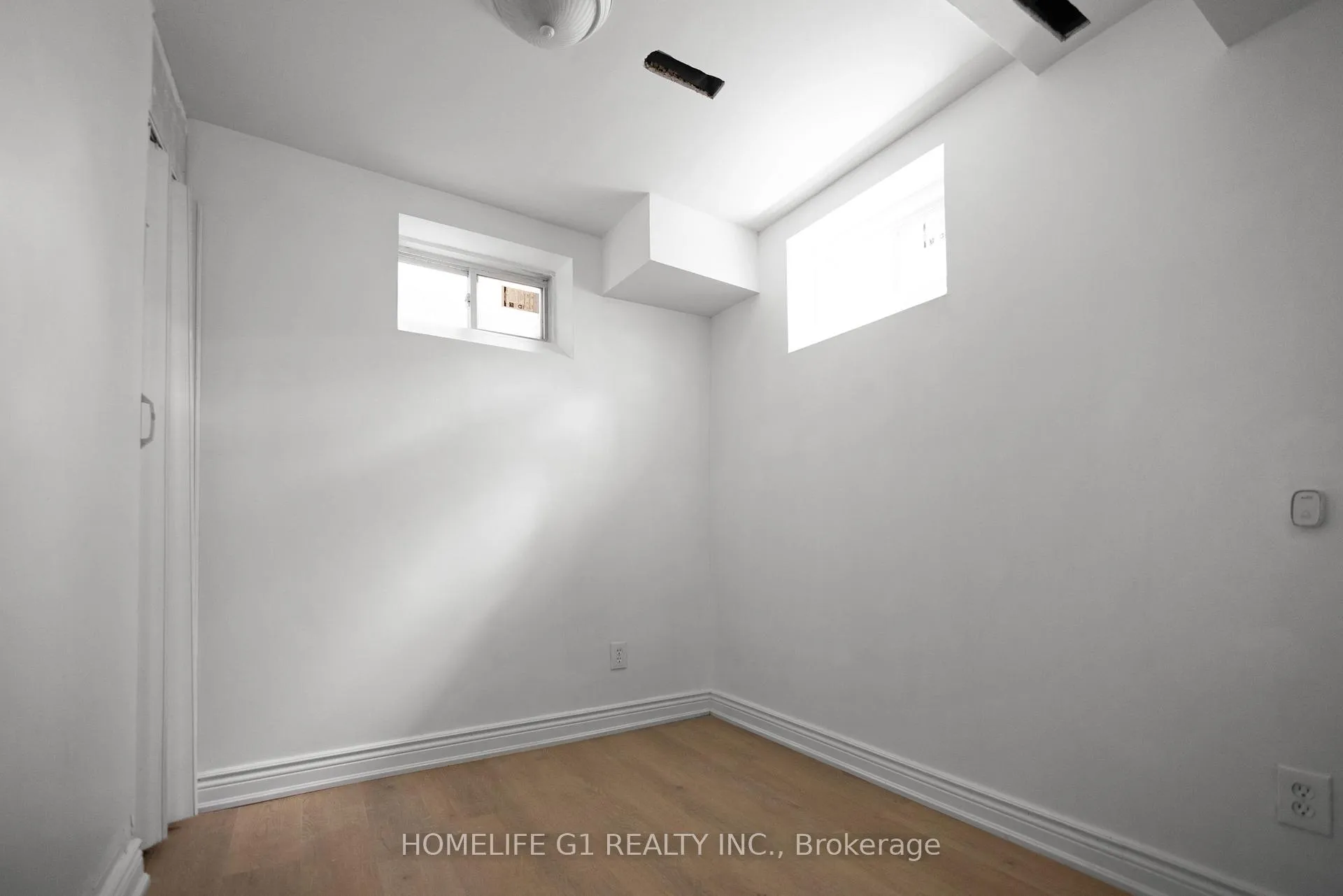 Photo 38 of 35 Harpreet Circle, Etobicoke, West Humber-Clairville — HOMEH