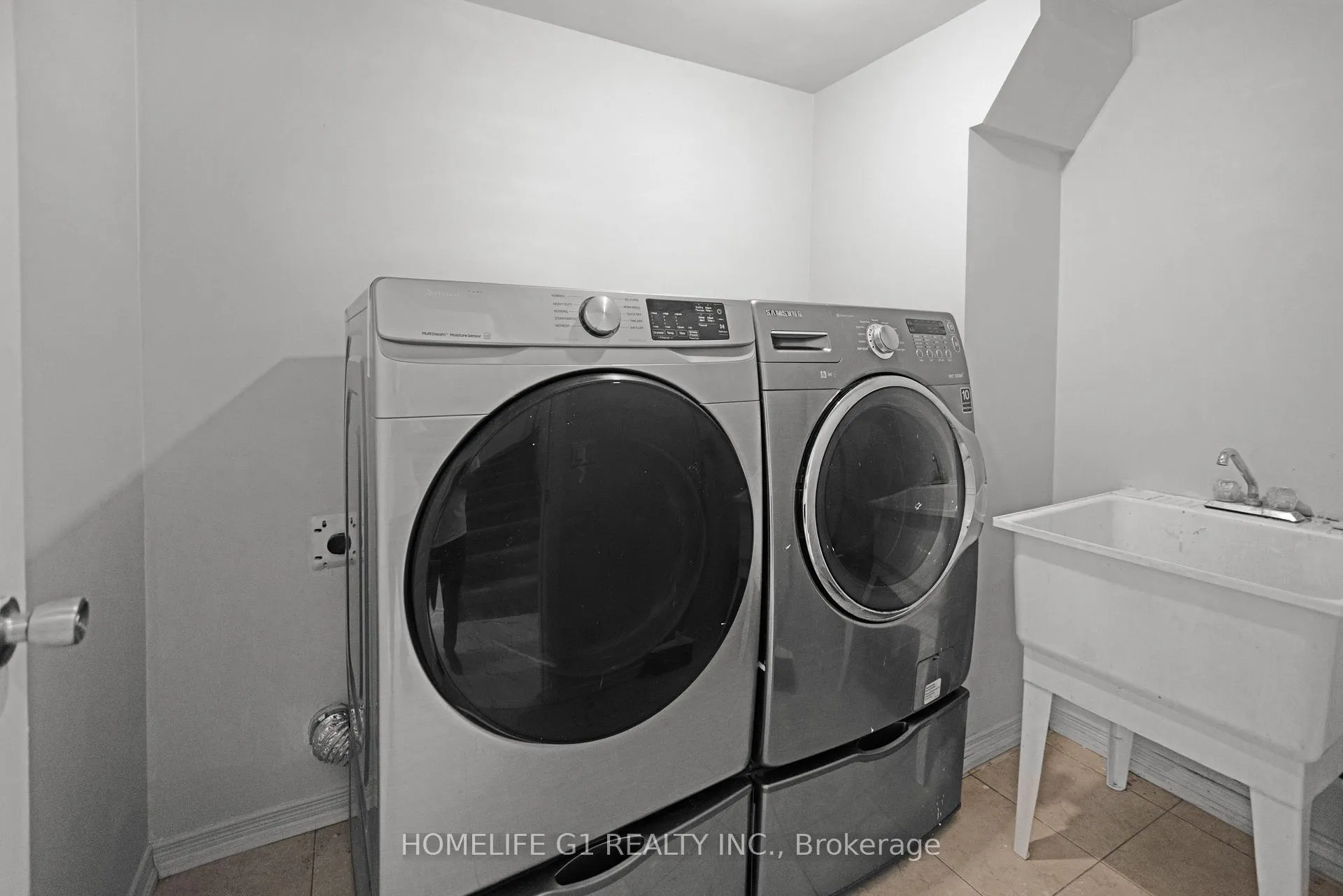 Photo 41 of 35 Harpreet Circle, Etobicoke, West Humber-Clairville — HOMEH