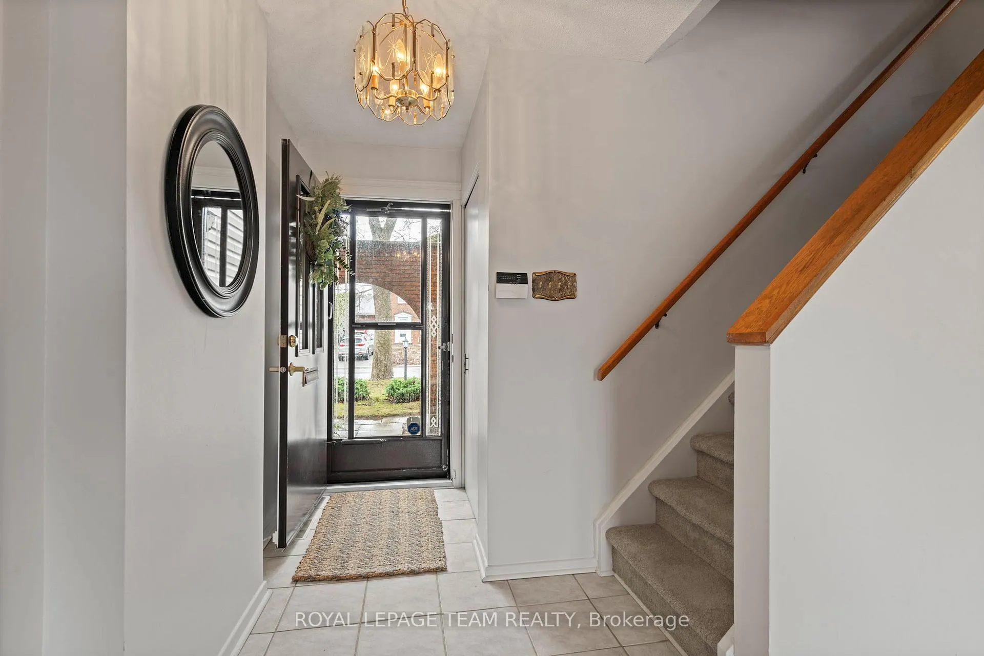 Photo 4 of 21 Oberon Street, Ottawa, Westcliffe Estates — HOMEH