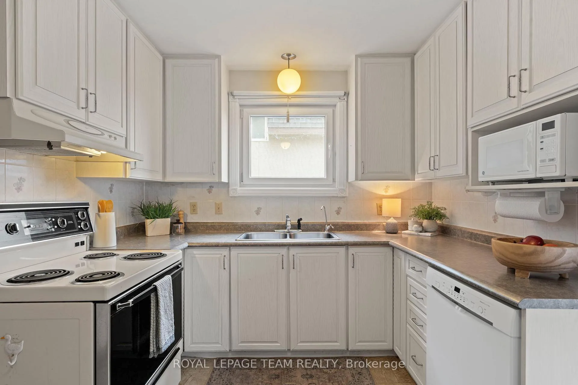 Photo 14 of 21 Oberon Street, Ottawa, Westcliffe Estates — HOMEH