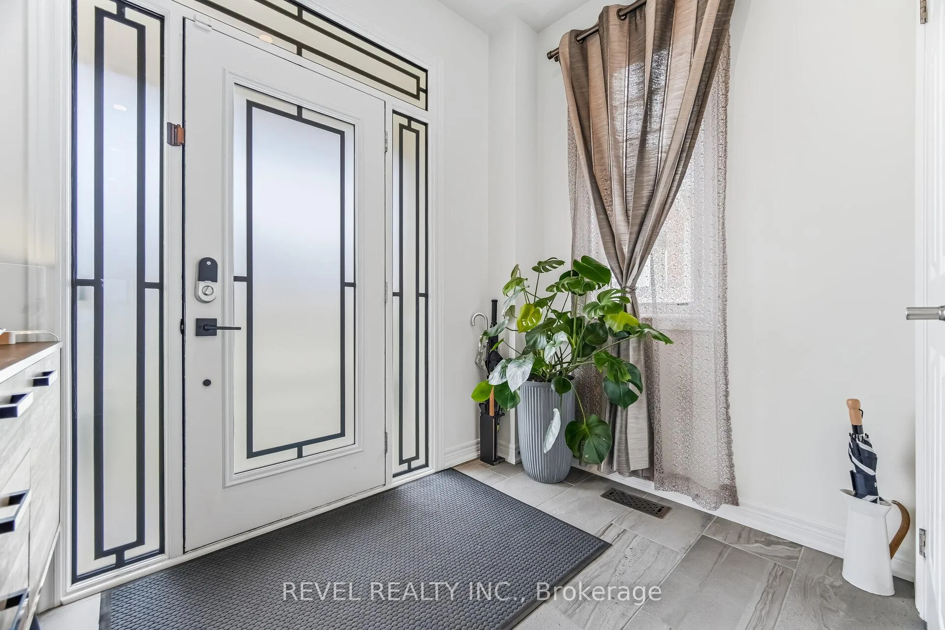 Photo 3 of 248 Sky Harbour Drive, Brampton, Bram West — HOMEH