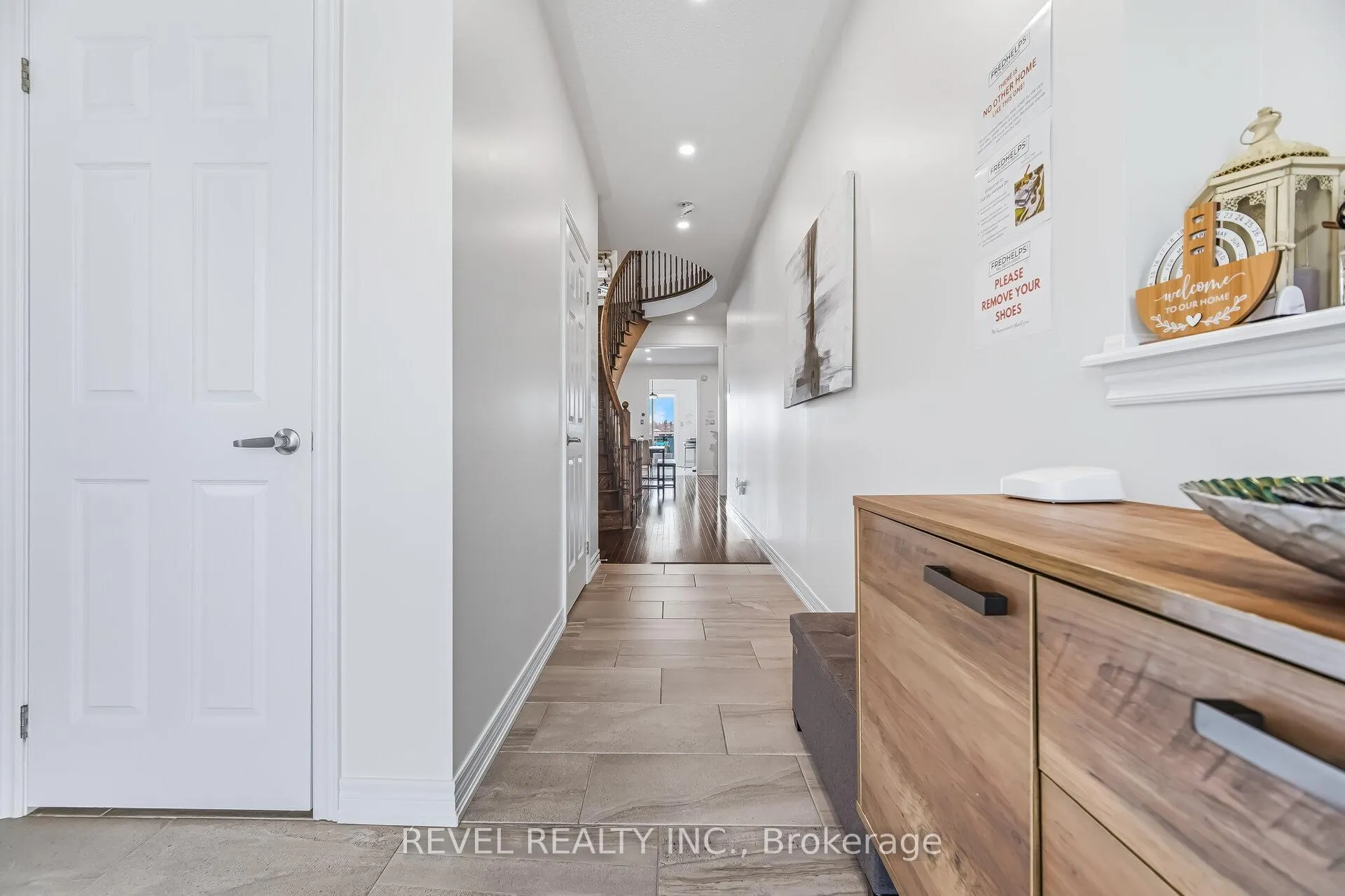Photo 4 of 248 Sky Harbour Drive, Brampton, Bram West — HOMEH