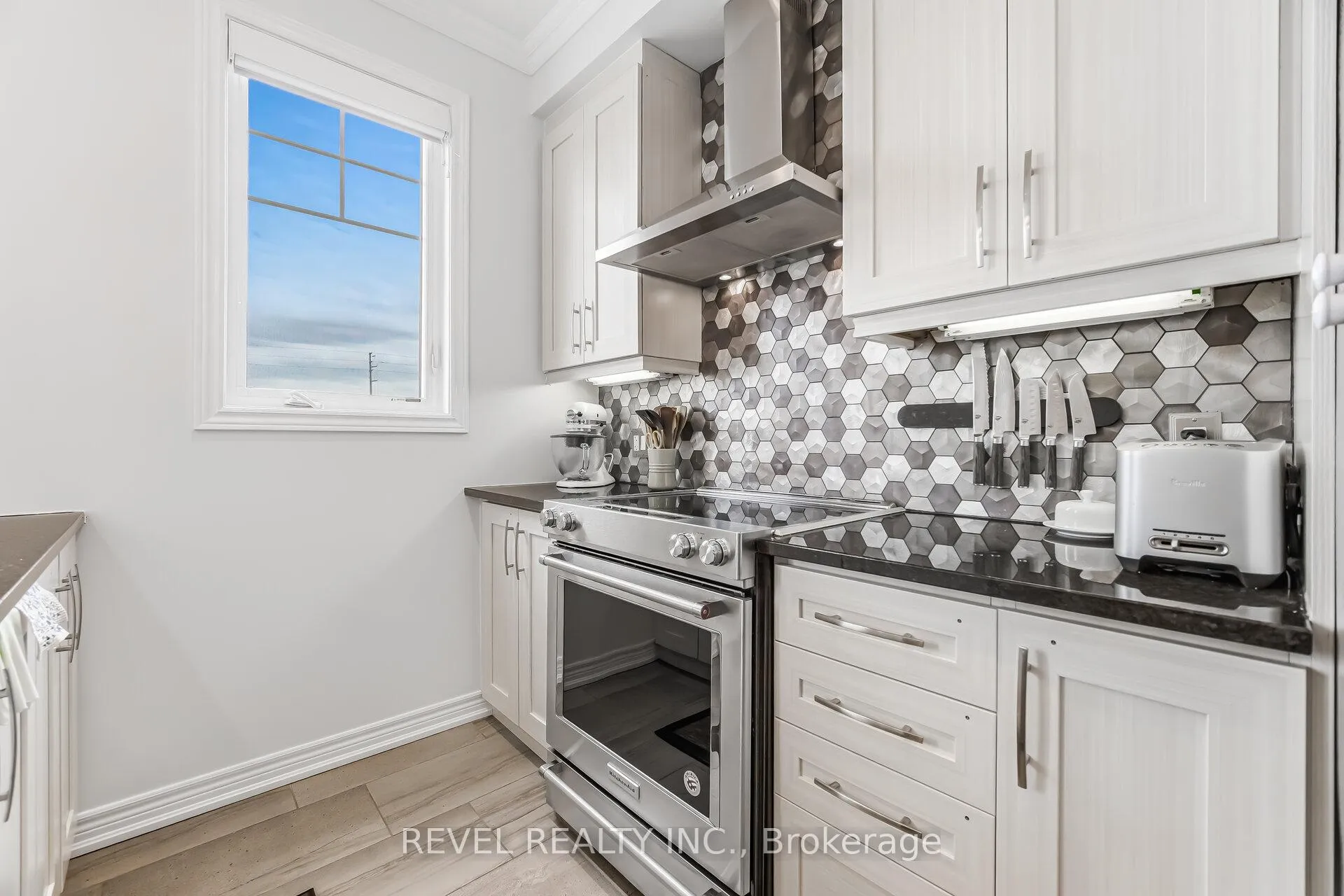 Photo 10 of 248 Sky Harbour Drive, Brampton, Bram West — HOMEH
