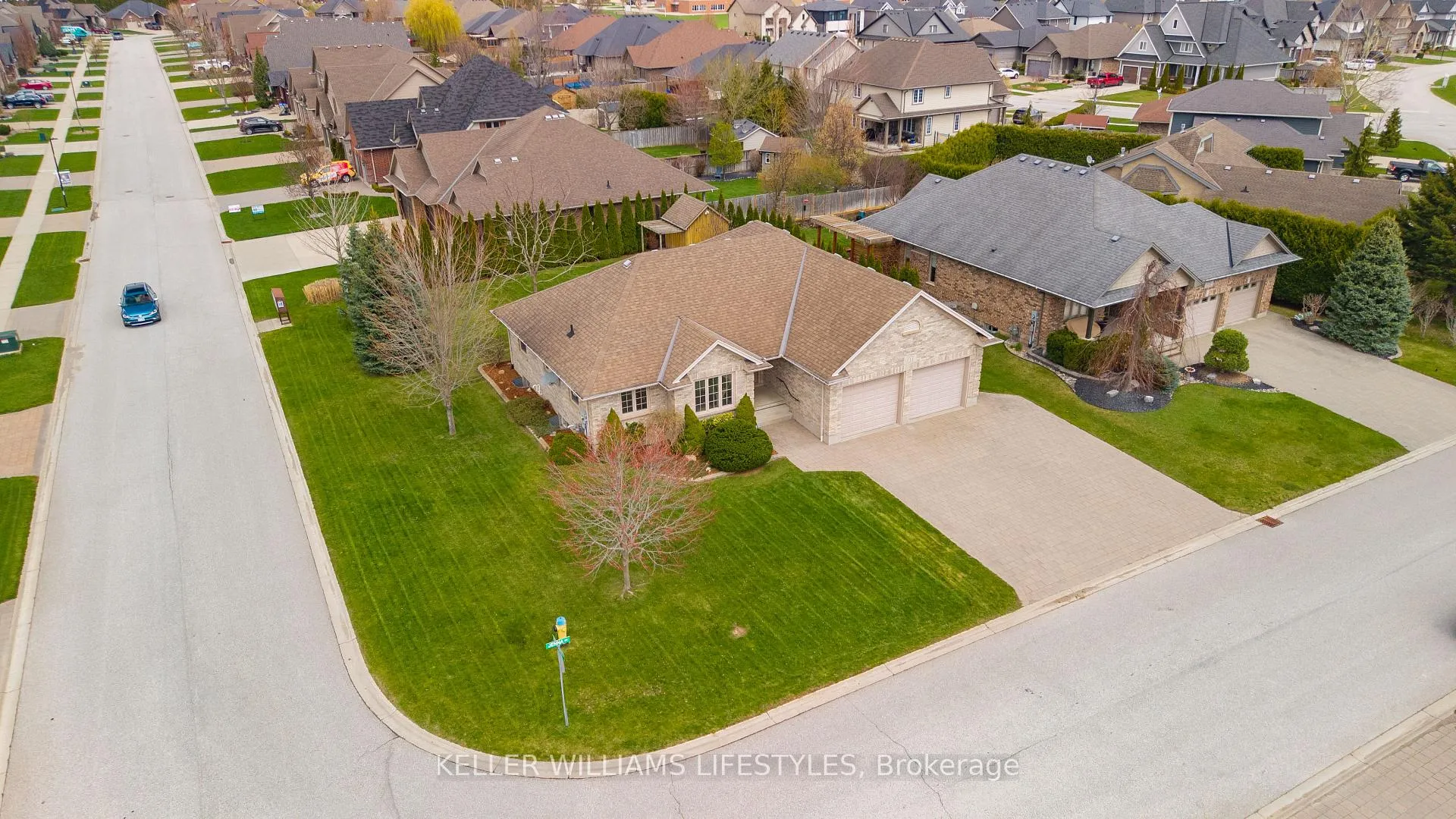 Photo 3 of 111 Jenna Drive, Strathroy-Caradoc, NE — HOMEH