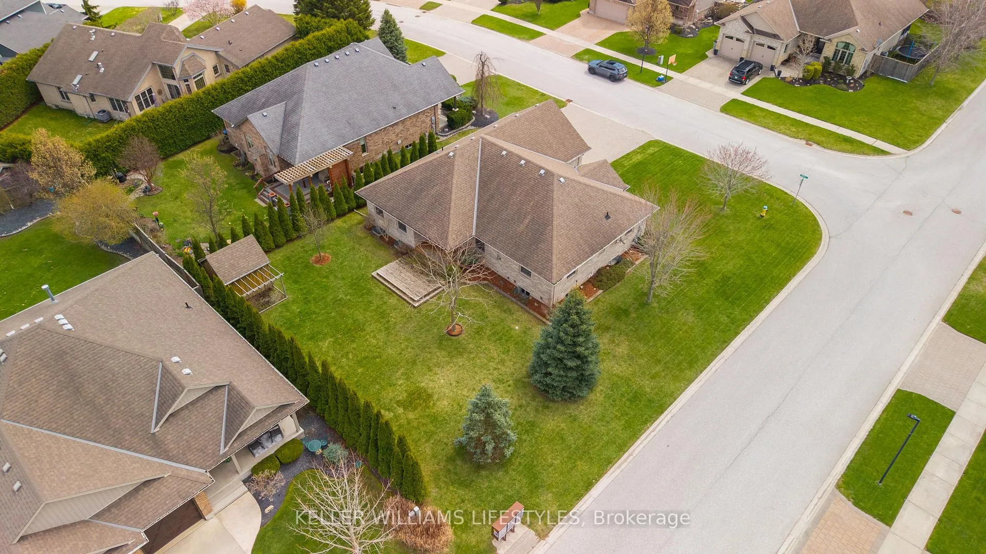 Photo 4 of 111 Jenna Drive, Strathroy-Caradoc, NE — HOMEH