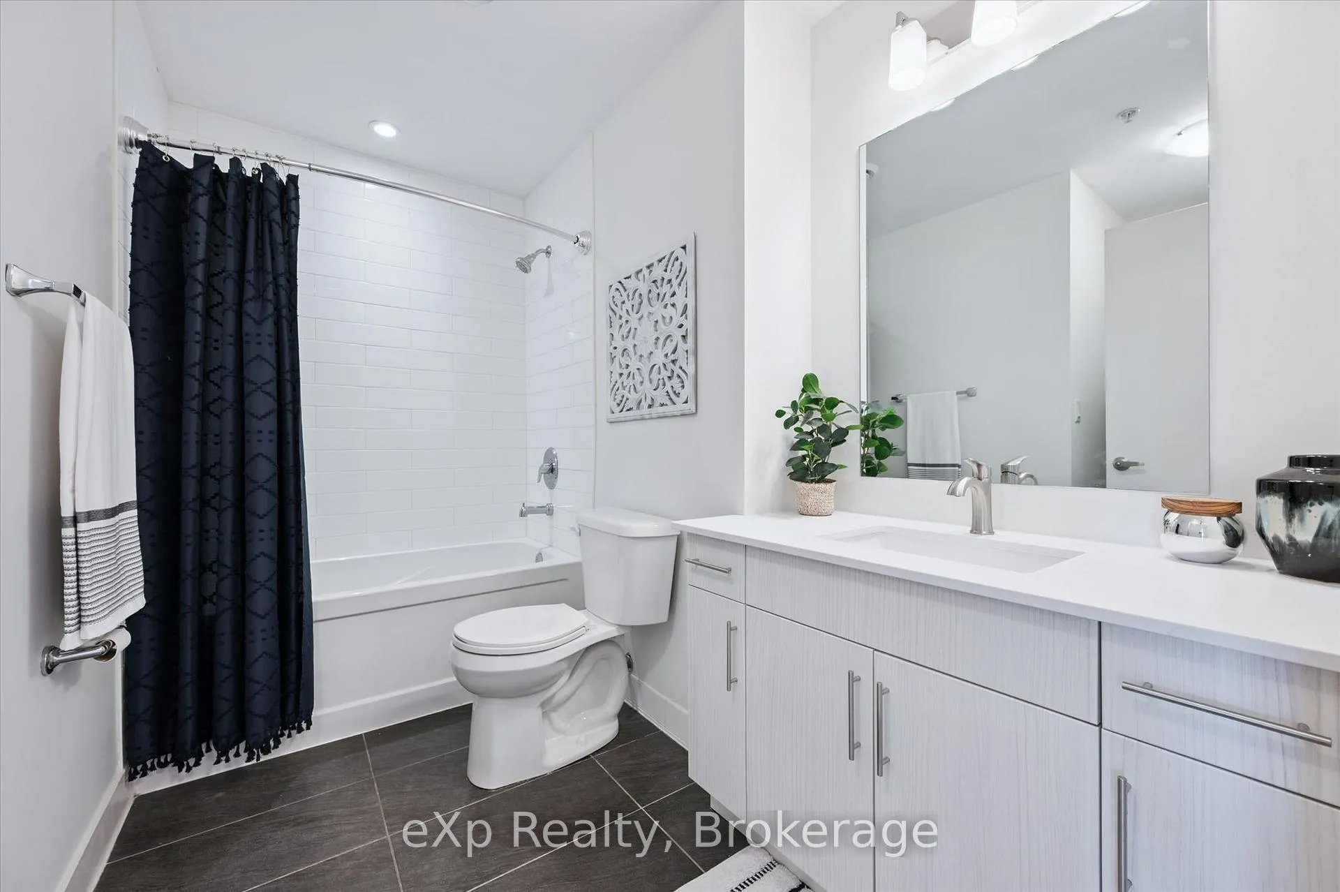 Photo 15 of Unit 1006, 1 Victoria Street S, Kitchener — HOMEH