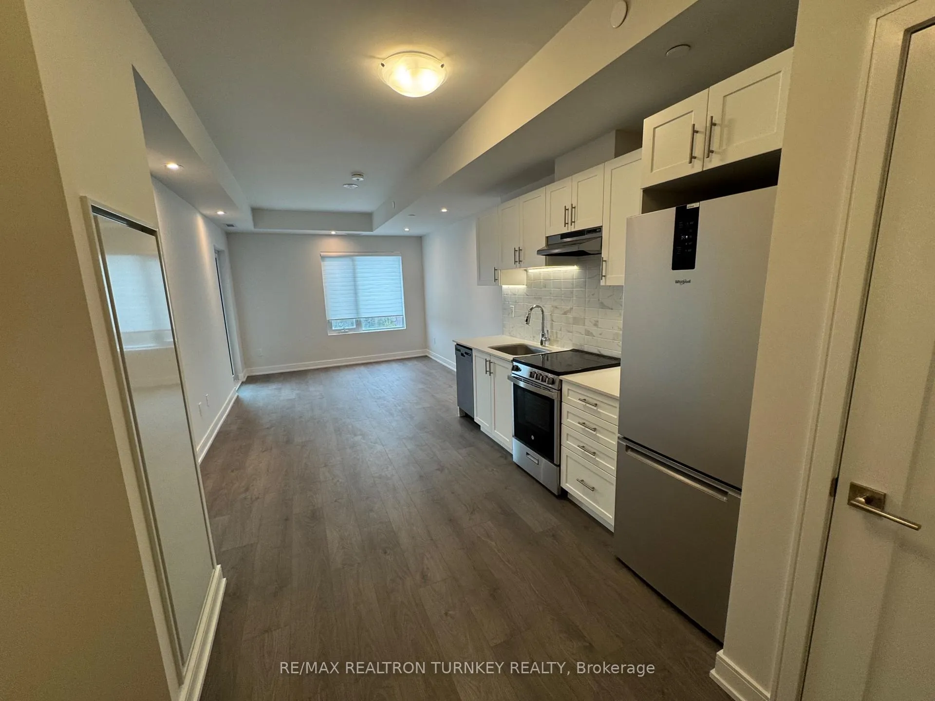 Photo 5 of Unit 905, 715 Davis Drive, Newmarket, Huron Heights-Leslie Valley — HOMEH