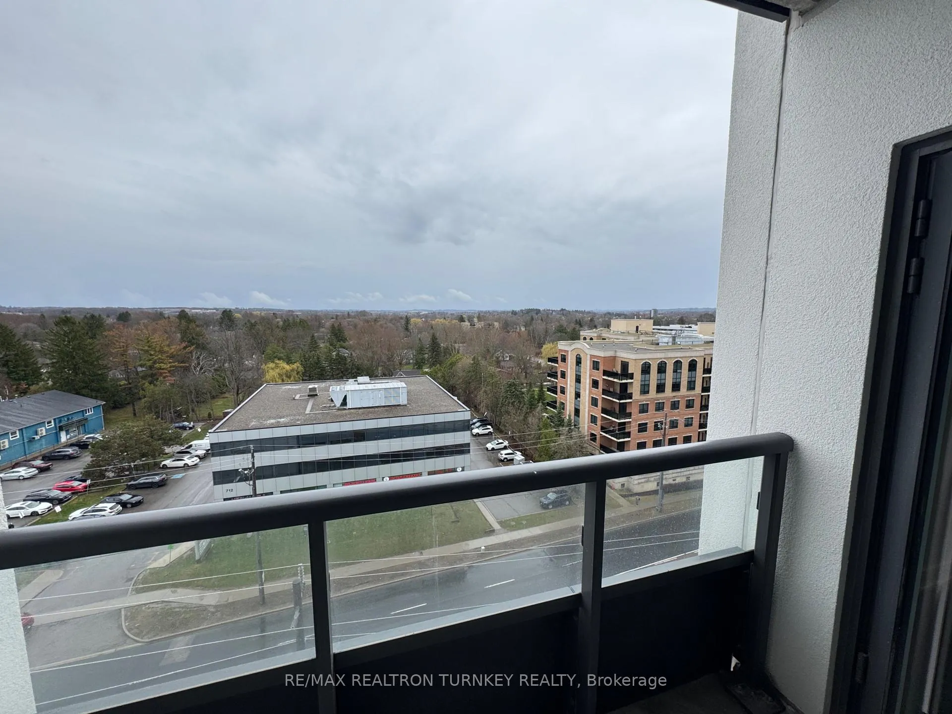Photo 13 of Unit 905, 715 Davis Drive, Newmarket, Huron Heights-Leslie Valley — HOMEH
