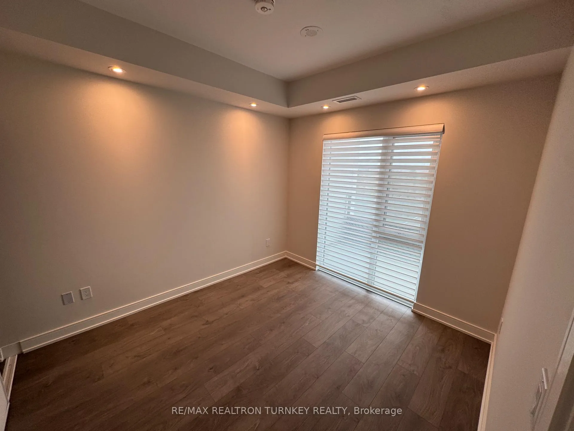 Photo 16 of Unit 905, 715 Davis Drive, Newmarket, Huron Heights-Leslie Valley — HOMEH