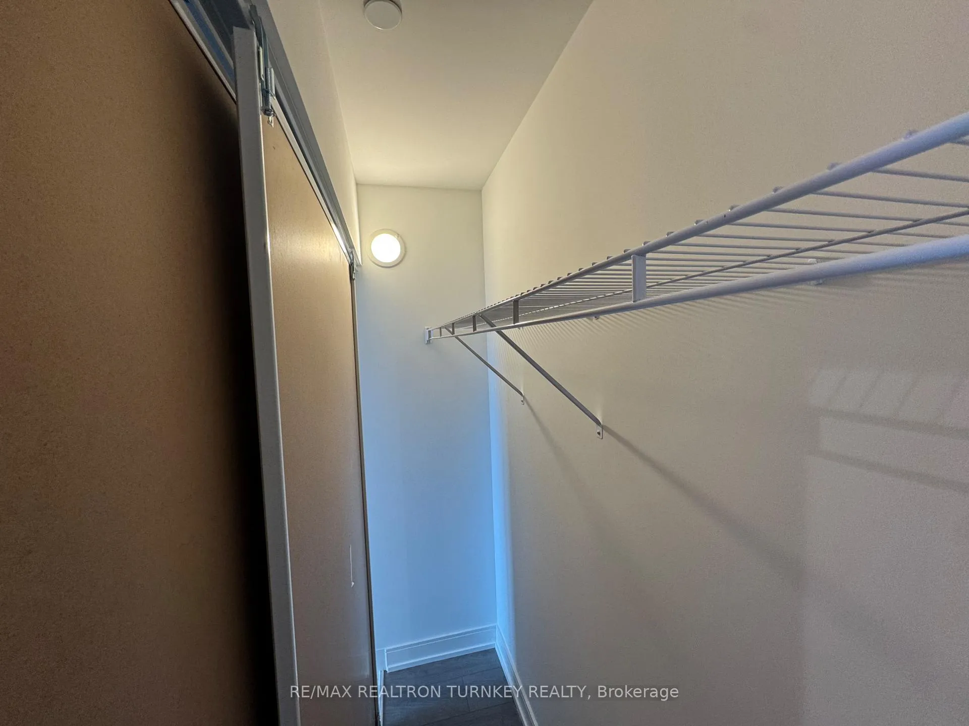 Photo 19 of Unit 905, 715 Davis Drive, Newmarket, Huron Heights-Leslie Valley — HOMEH