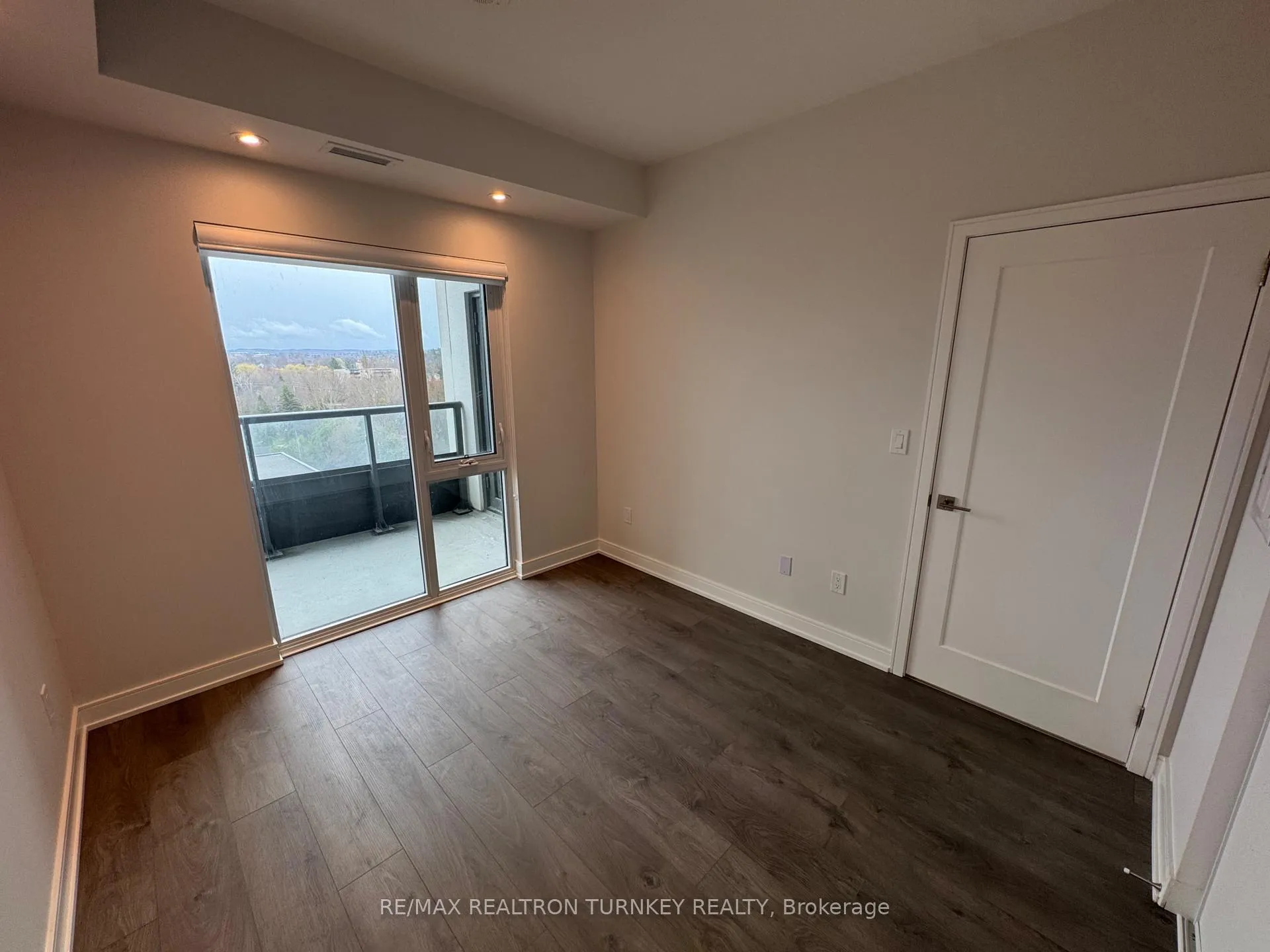 Photo 22 of Unit 905, 715 Davis Drive, Newmarket, Huron Heights-Leslie Valley — HOMEH