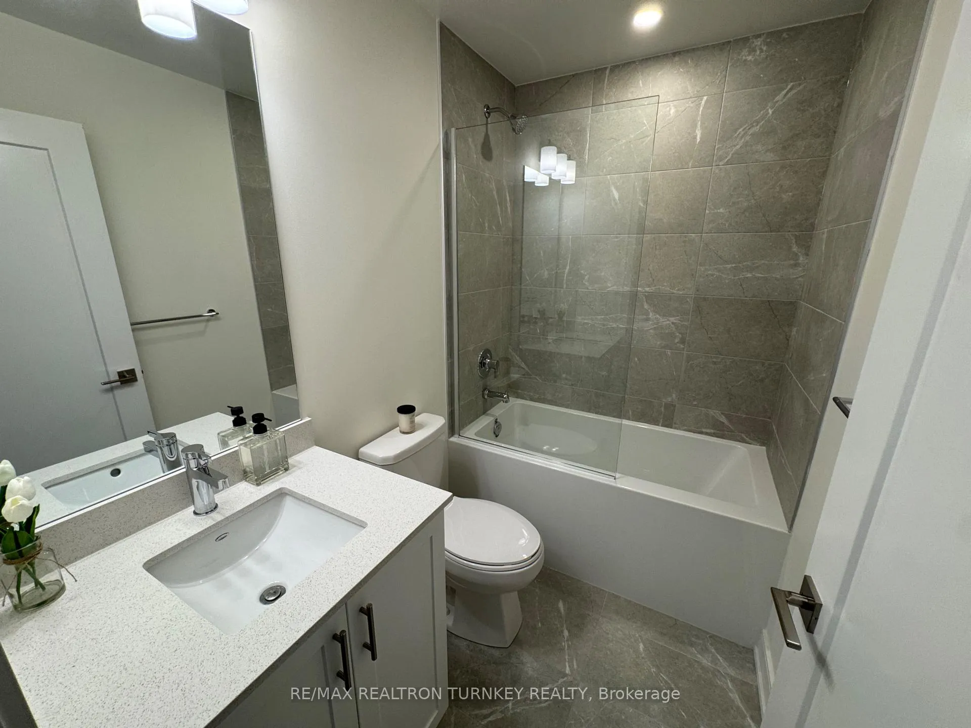 Photo 29 of Unit 905, 715 Davis Drive, Newmarket, Huron Heights-Leslie Valley — HOMEH