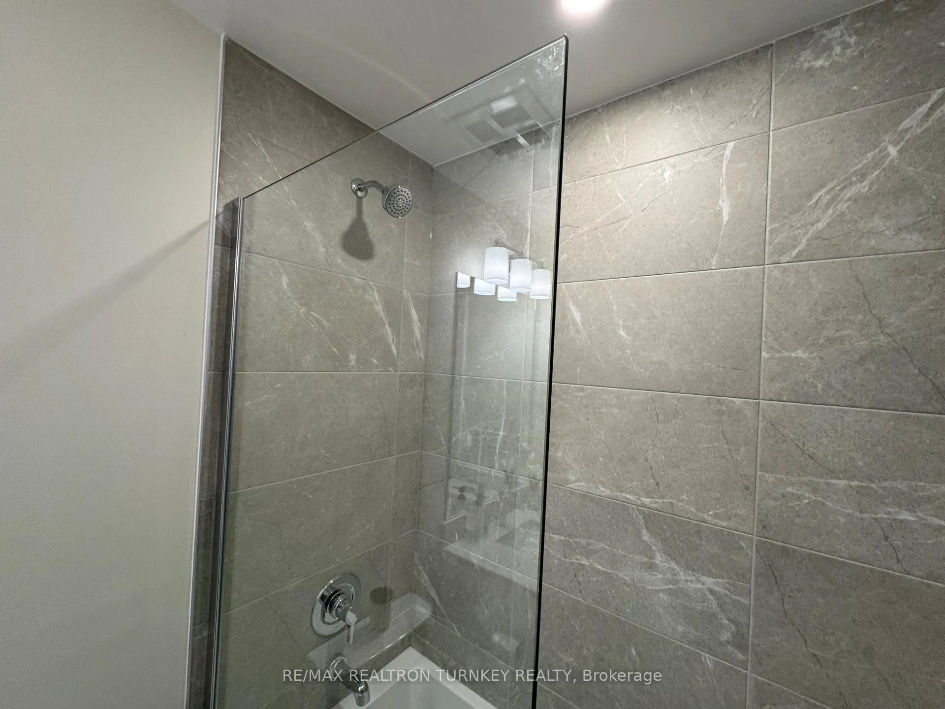 Photo 30 of Unit 905, 715 Davis Drive, Newmarket, Huron Heights-Leslie Valley — HOMEH