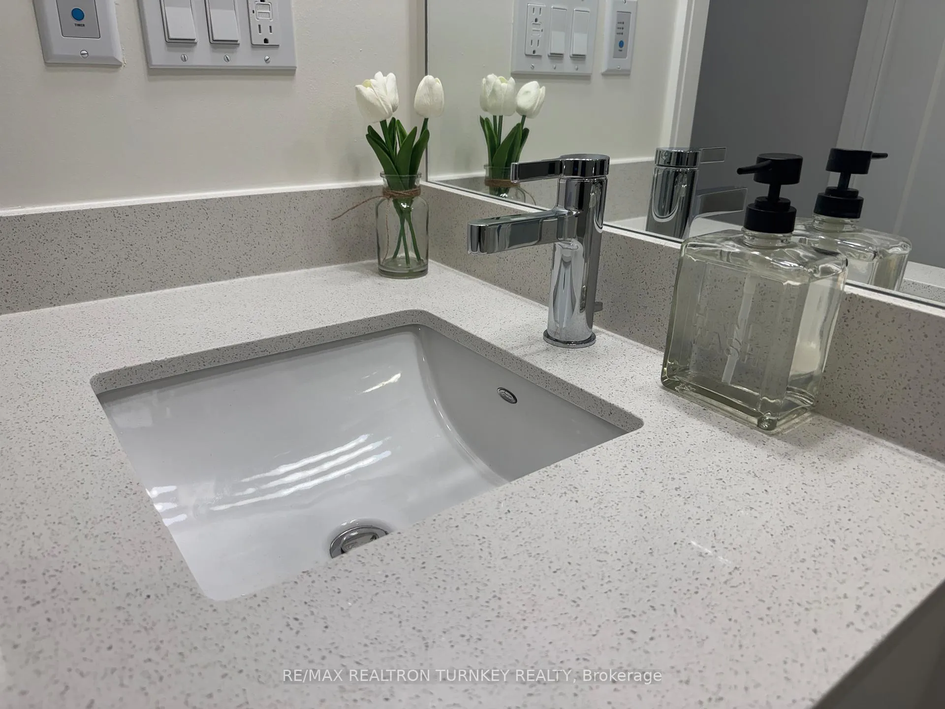 Photo 31 of Unit 905, 715 Davis Drive, Newmarket, Huron Heights-Leslie Valley — HOMEH