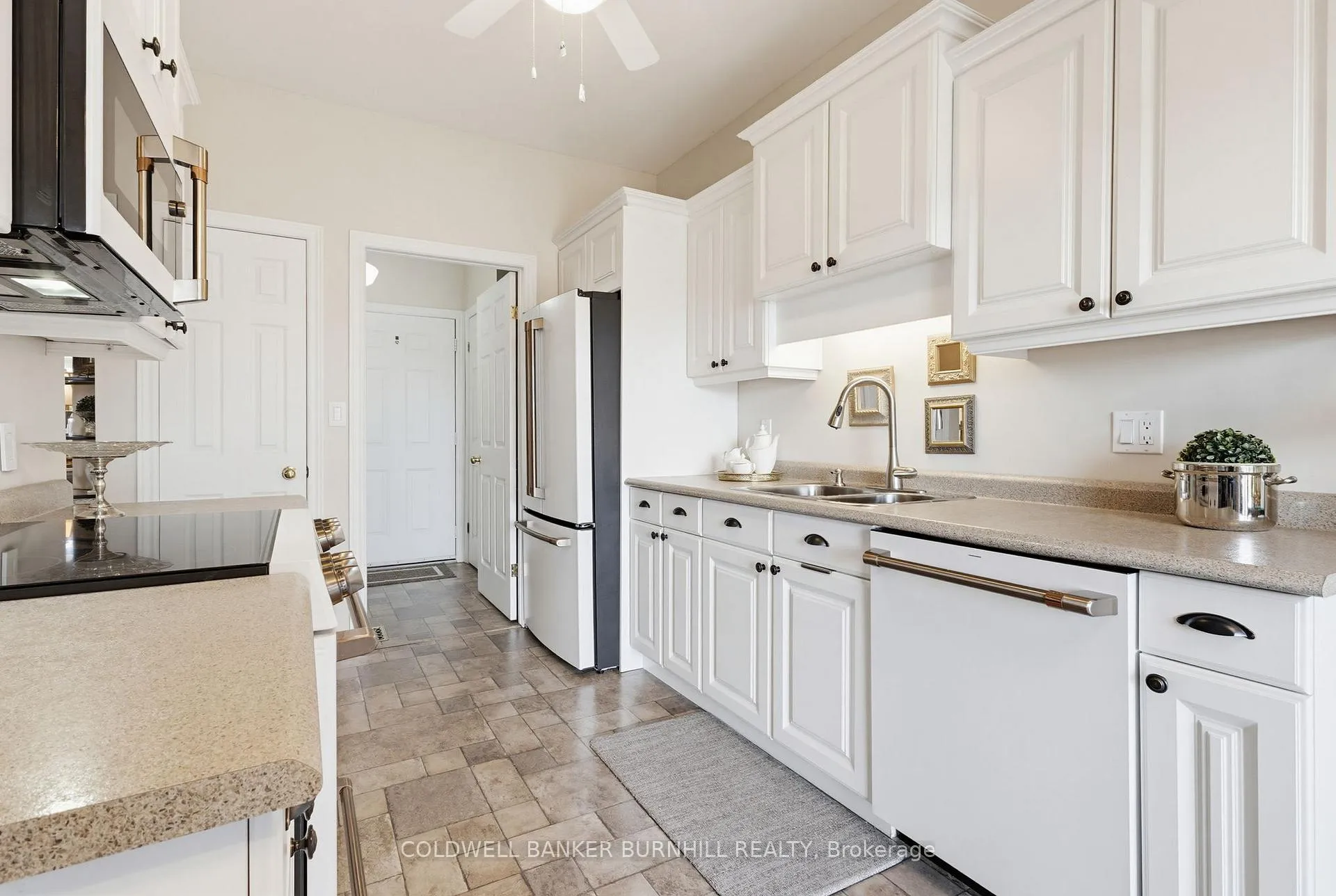 Photo 9 of 102 Northernbreeze Street, Hamilton, Twenty Place — HOMEH