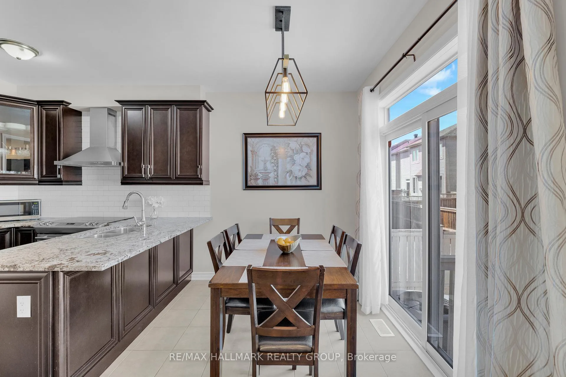 Photo 14 of 229 Meadowbreeze Drive, Ottawa, Kanata - Emerald Meadows/Trailwest — HOMEH