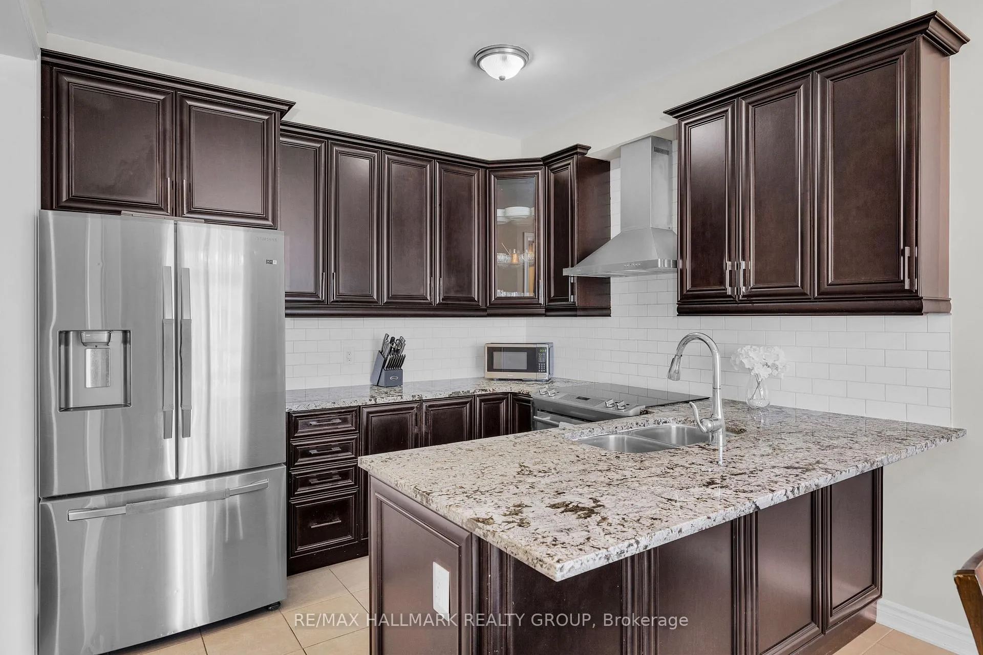 Photo 15 of 229 Meadowbreeze Drive, Ottawa, Kanata - Emerald Meadows/Trailwest — HOMEH