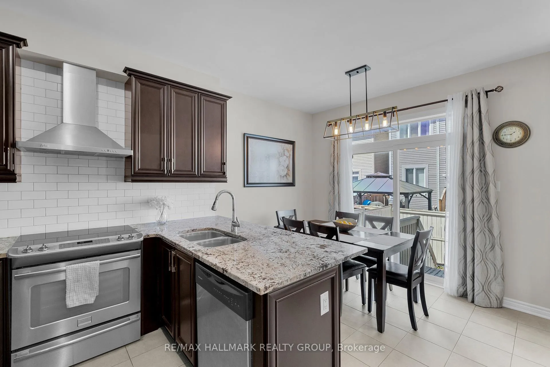 Photo 19 of 229 Meadowbreeze Drive, Ottawa, Kanata - Emerald Meadows/Trailwest — HOMEH