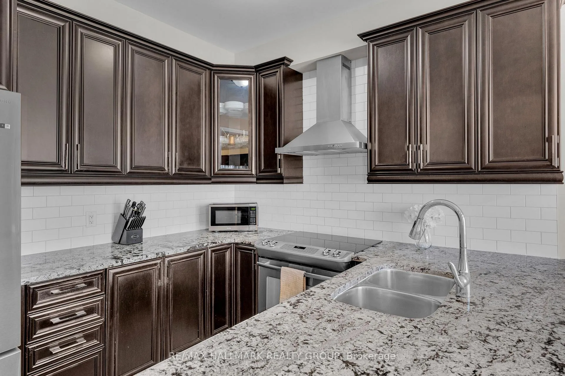 Photo 20 of 229 Meadowbreeze Drive, Ottawa, Kanata - Emerald Meadows/Trailwest — HOMEH