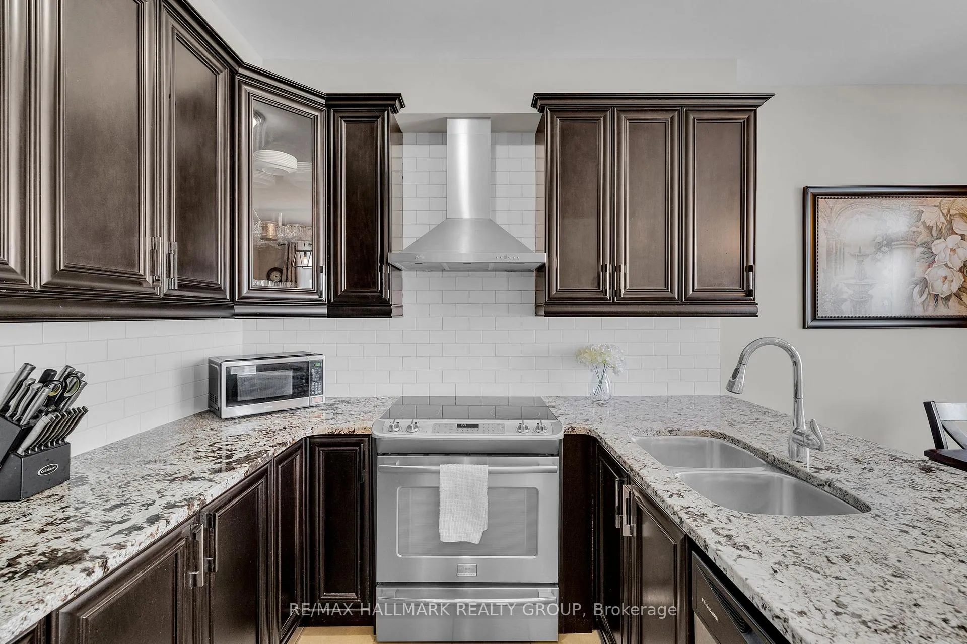 Photo 22 of 229 Meadowbreeze Drive, Ottawa, Kanata - Emerald Meadows/Trailwest — HOMEH
