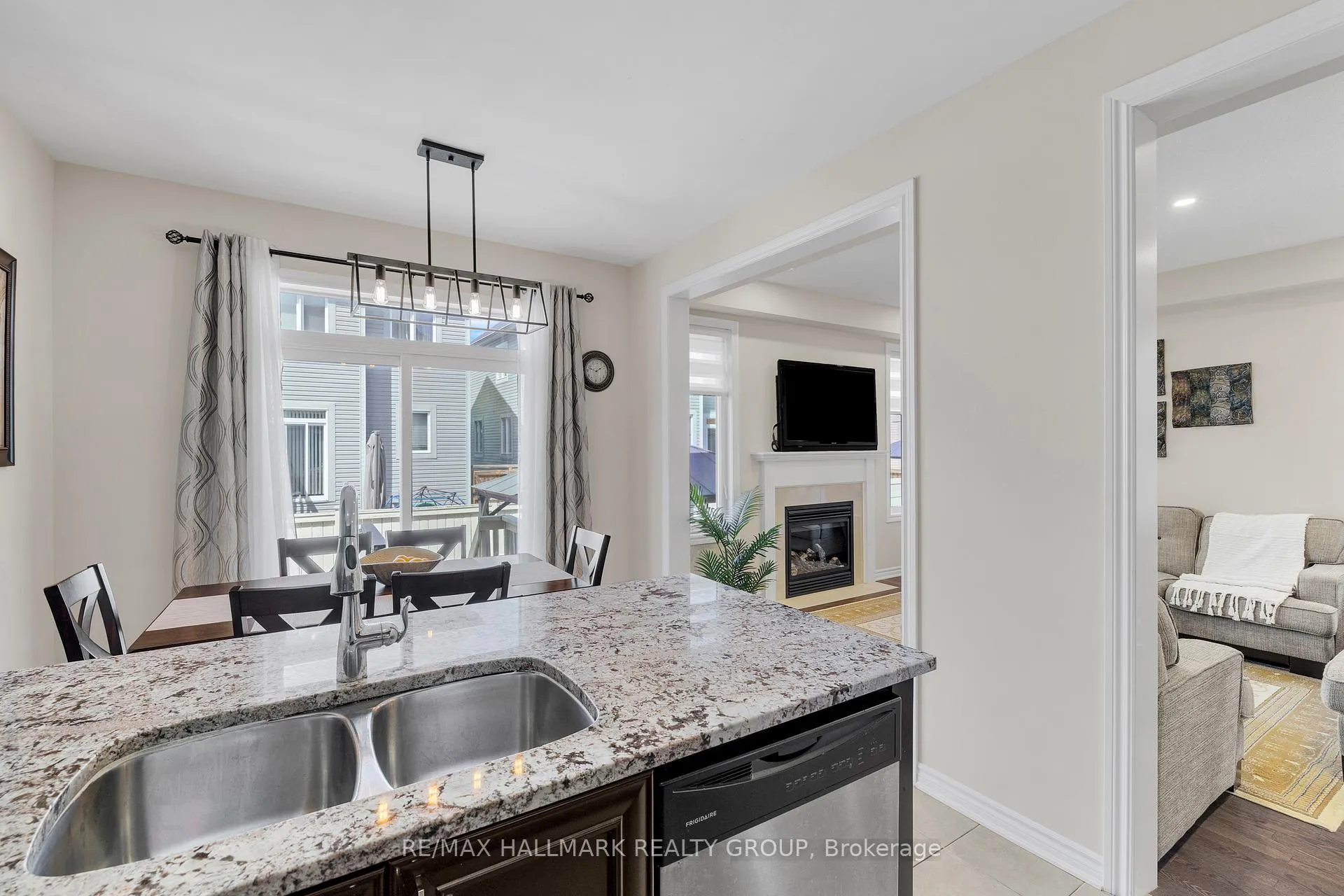Photo 23 of 229 Meadowbreeze Drive, Ottawa, Kanata - Emerald Meadows/Trailwest — HOMEH