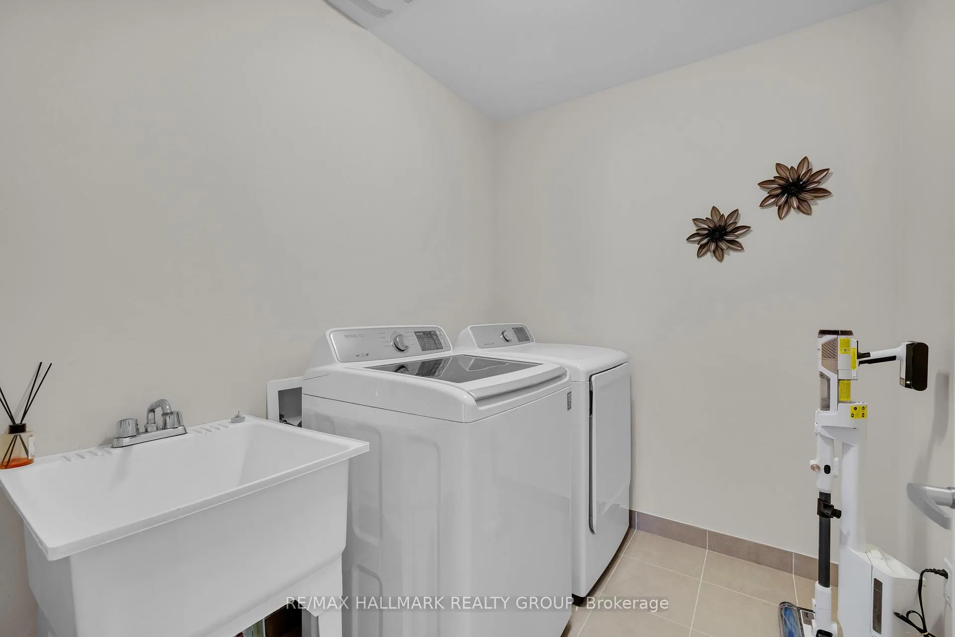 Photo 39 of 229 Meadowbreeze Drive, Ottawa, Kanata - Emerald Meadows/Trailwest — HOMEH