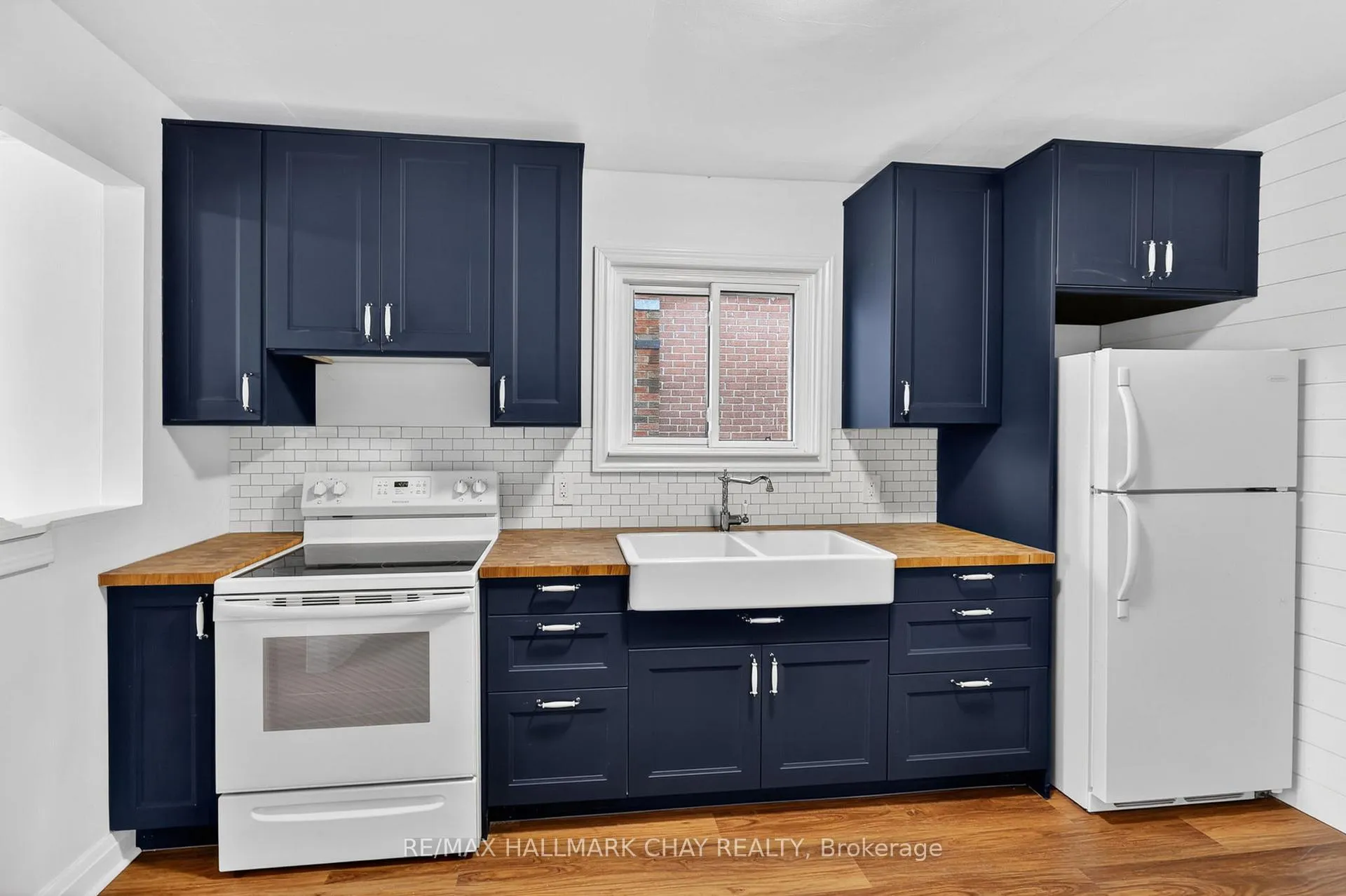 Photo 7 of 244 Gill Street, Orillia — HOMEH