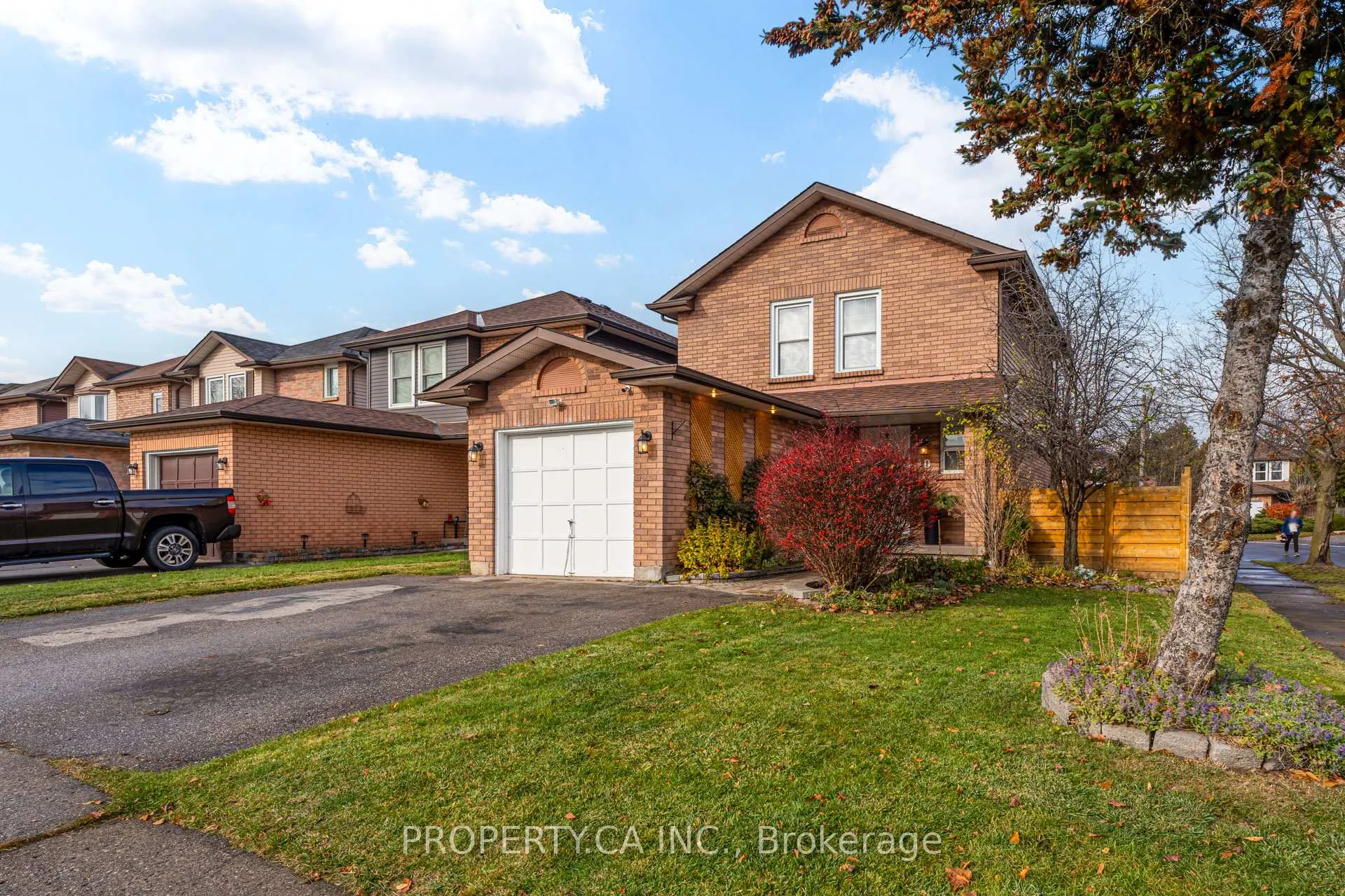 Photo 1 of 10 Mara Crescent, Brampton, Downtown Brampton — HOMEH