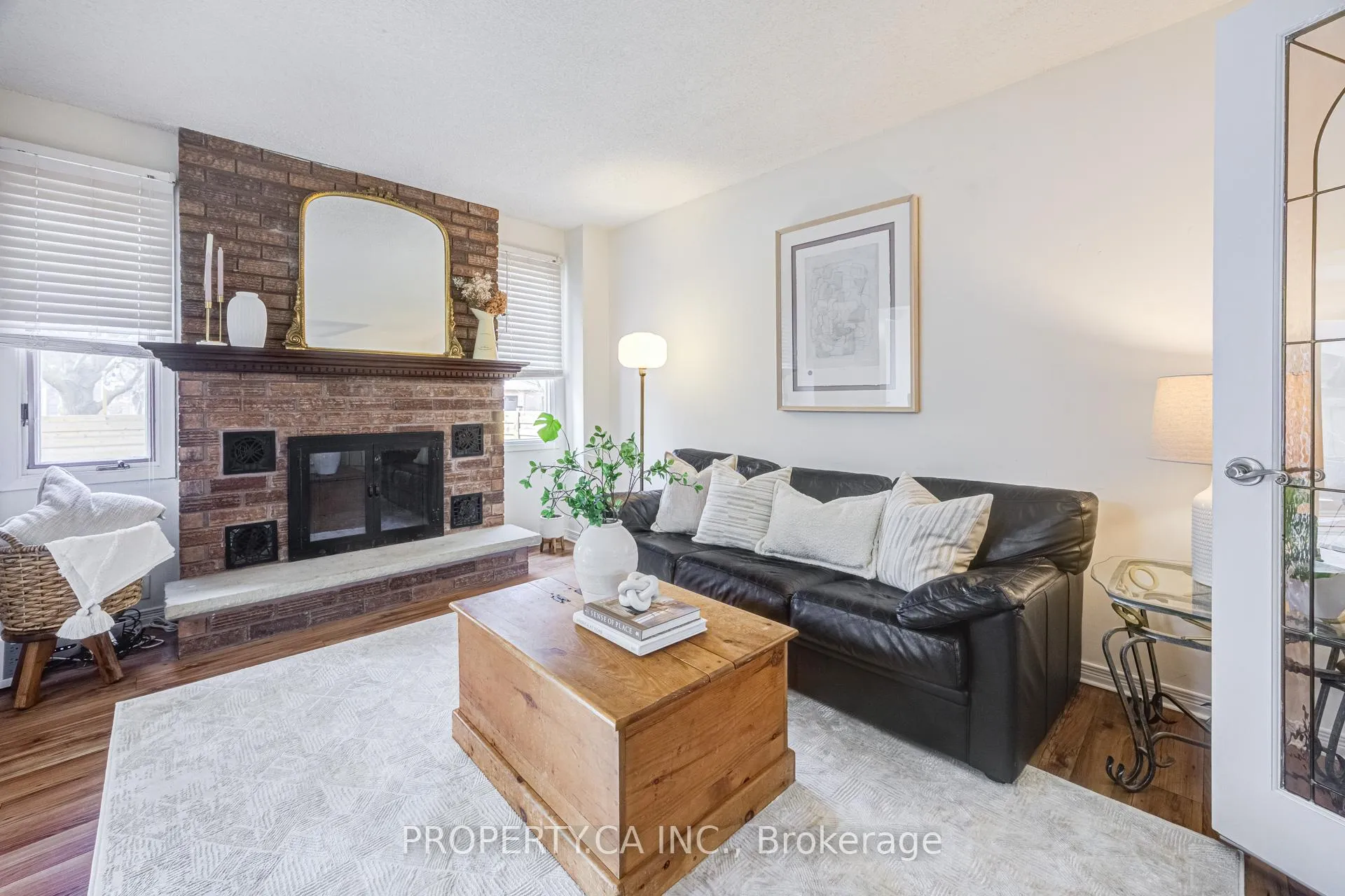 Photo 2 of 10 Mara Crescent, Brampton, Downtown Brampton — HOMEH